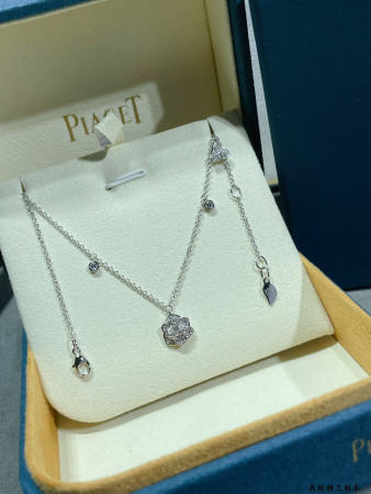piaget fully Di*m*nd-encrusted flower necklace