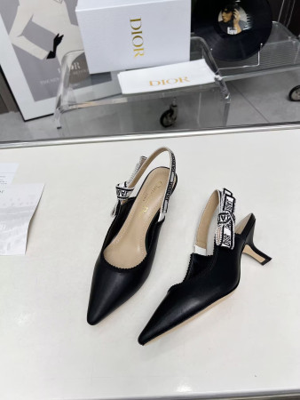 ua D*or j'aD*or slingback pump