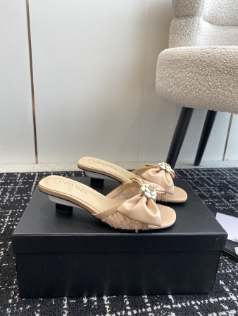 ua Ch*el women's slides