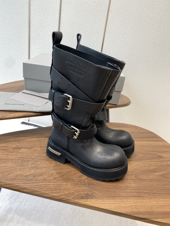 ua Ba*len*cia*ga women's venom high boot in black