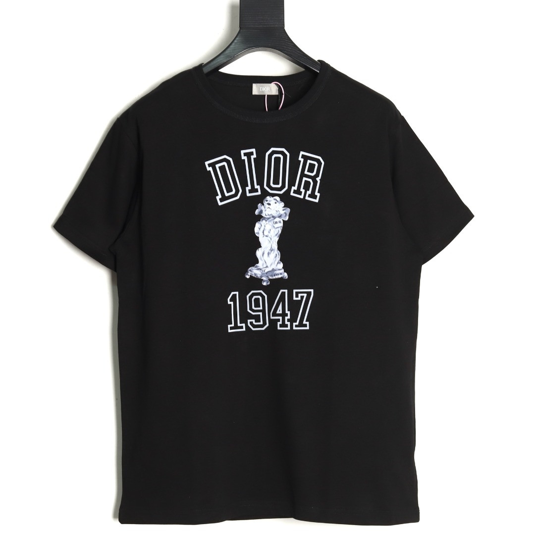 D*or short-sleeved t-shirt