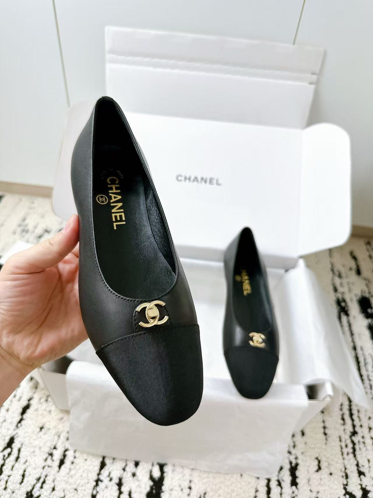 ua Ch*el ballet flats