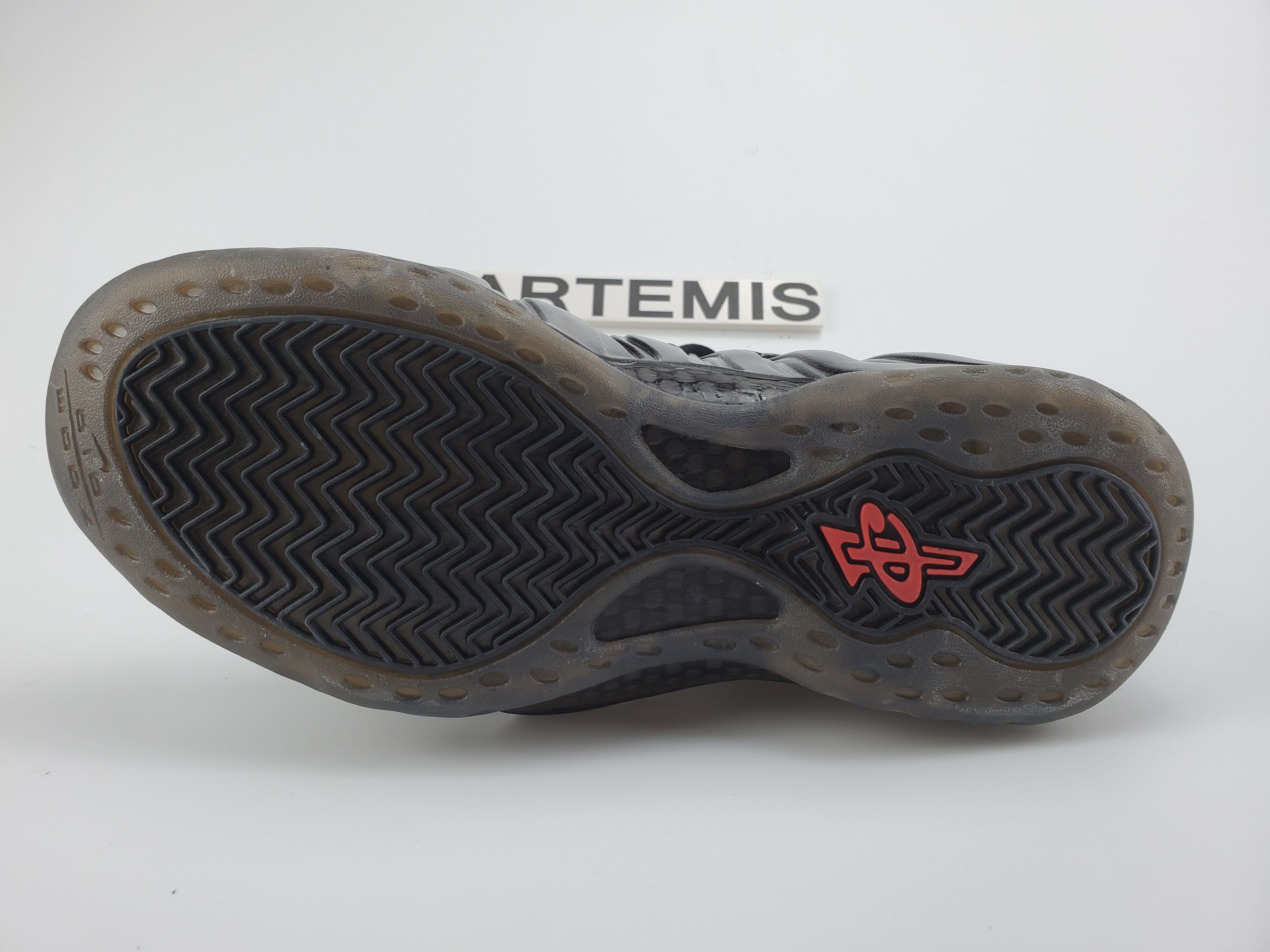 Nike Air Foamposite One “Black/Gold-Red”