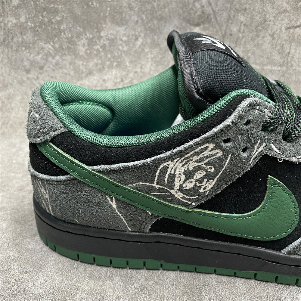UA Nike SB Dunk Low There Skateboards