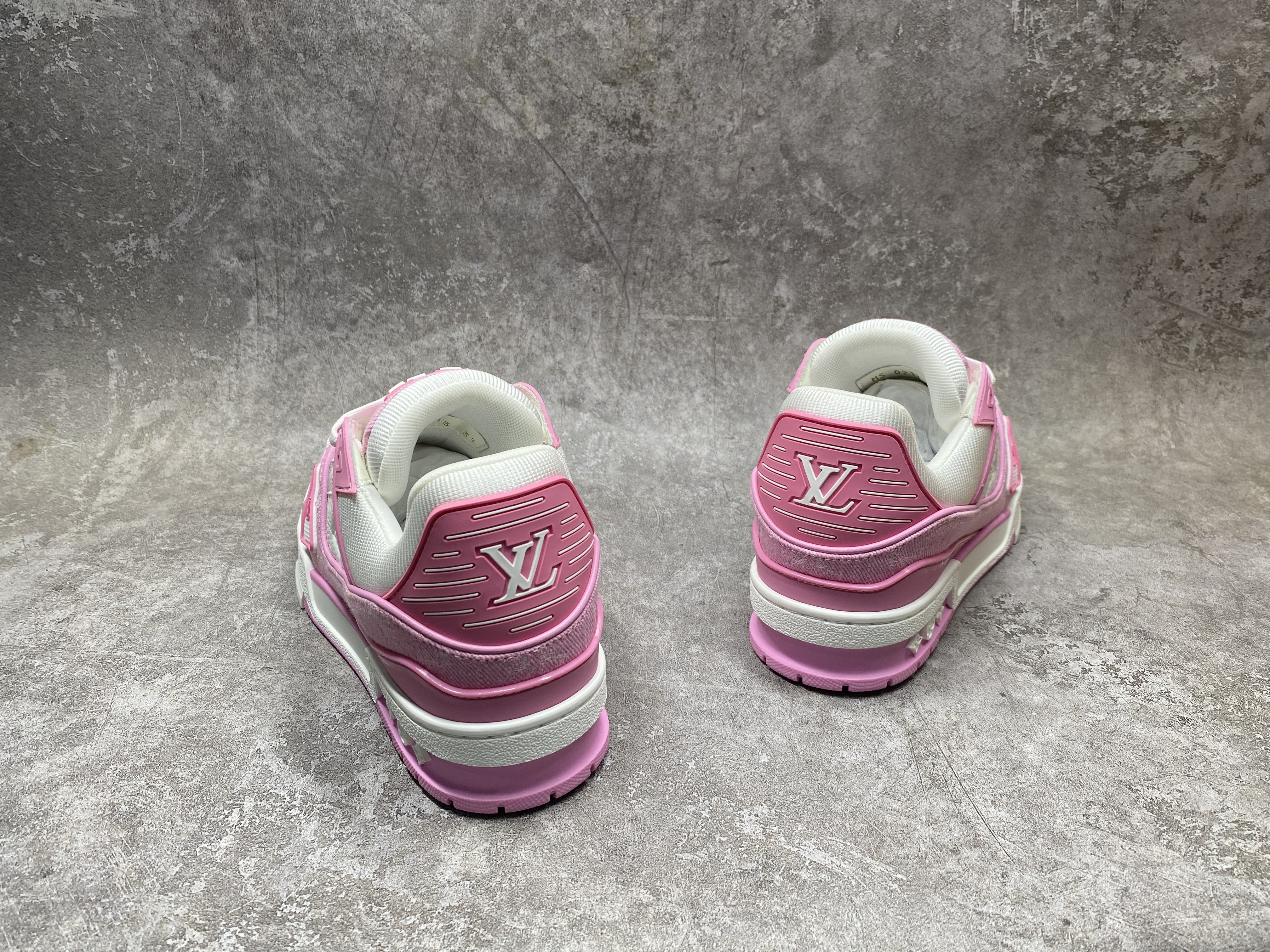 UA LV trainer Sneakers
