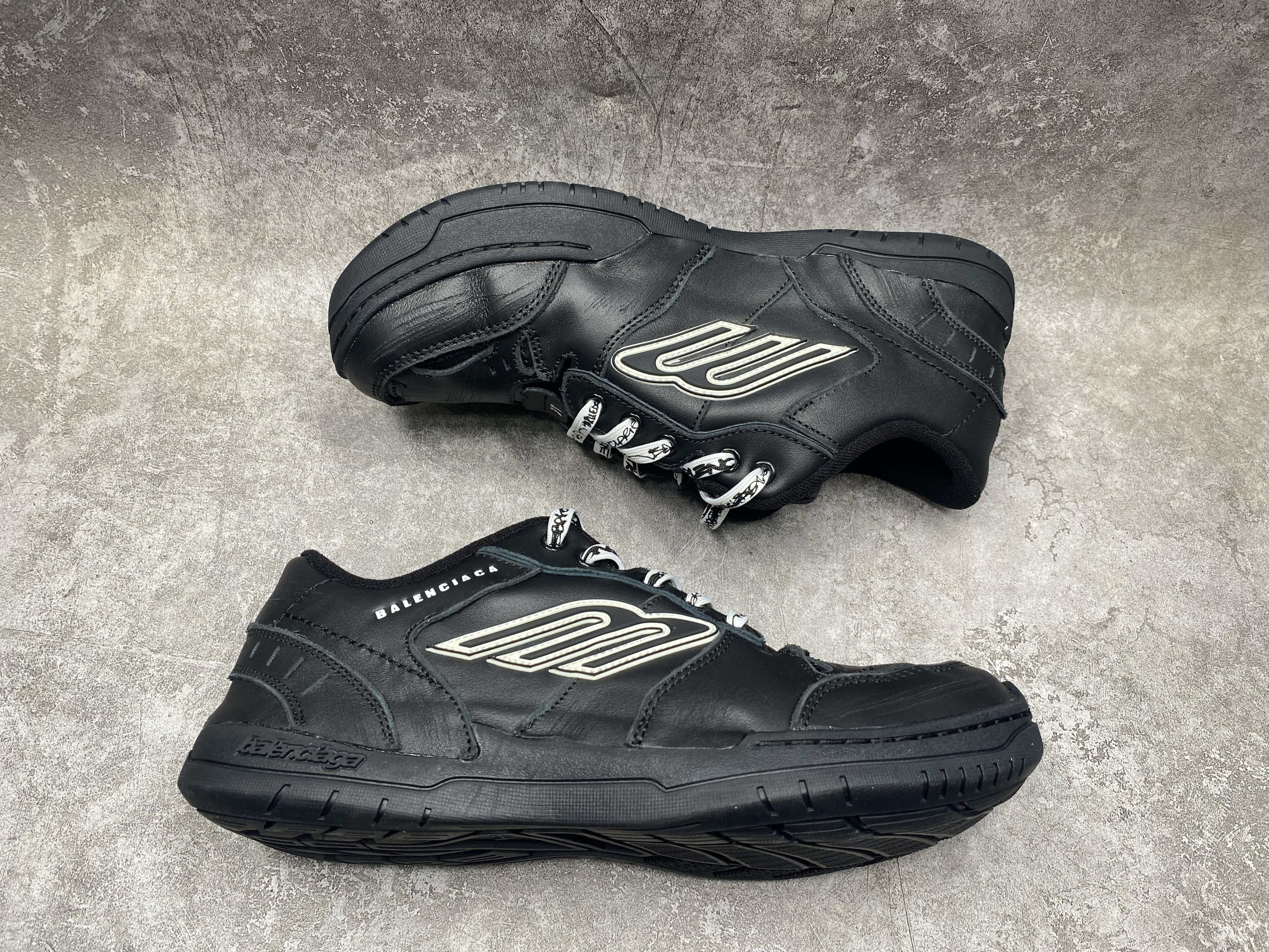 ua Ba*len*cia*ga hamptons worn-out sneaker in black(run one size large)