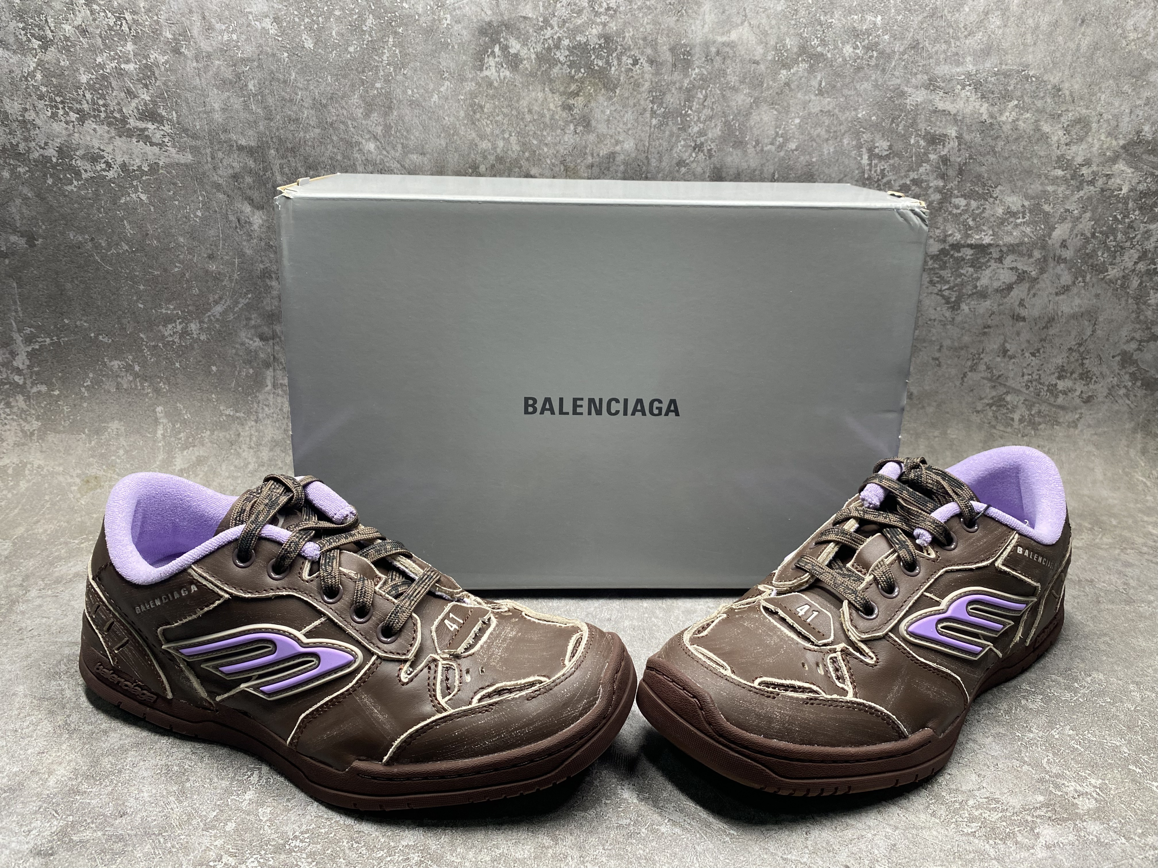 ua Ba*len*cia*ga hamptons medium worn-out sneaker in brown/lilac(run one size large)
