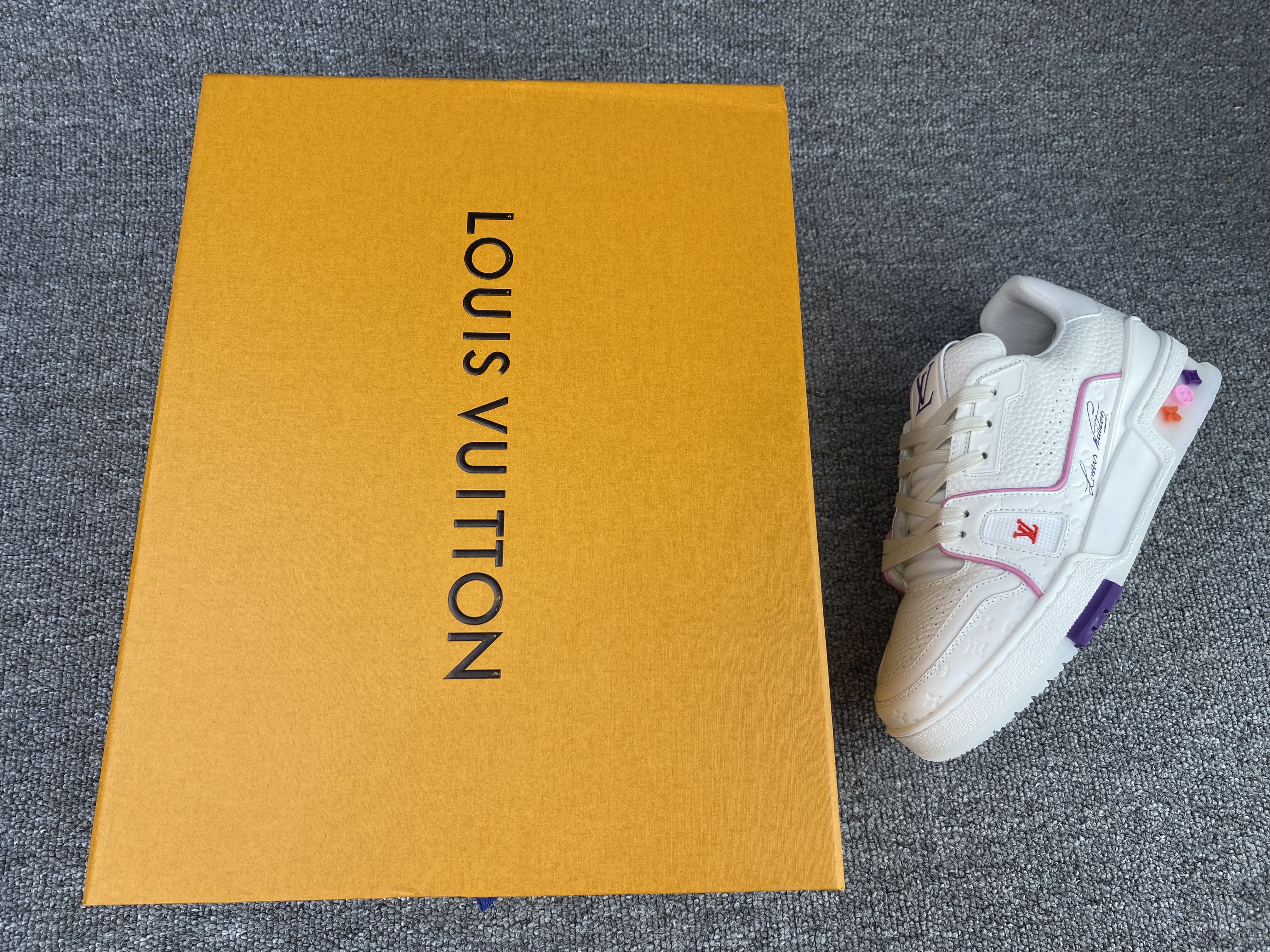 UA LV trainer Sneakers