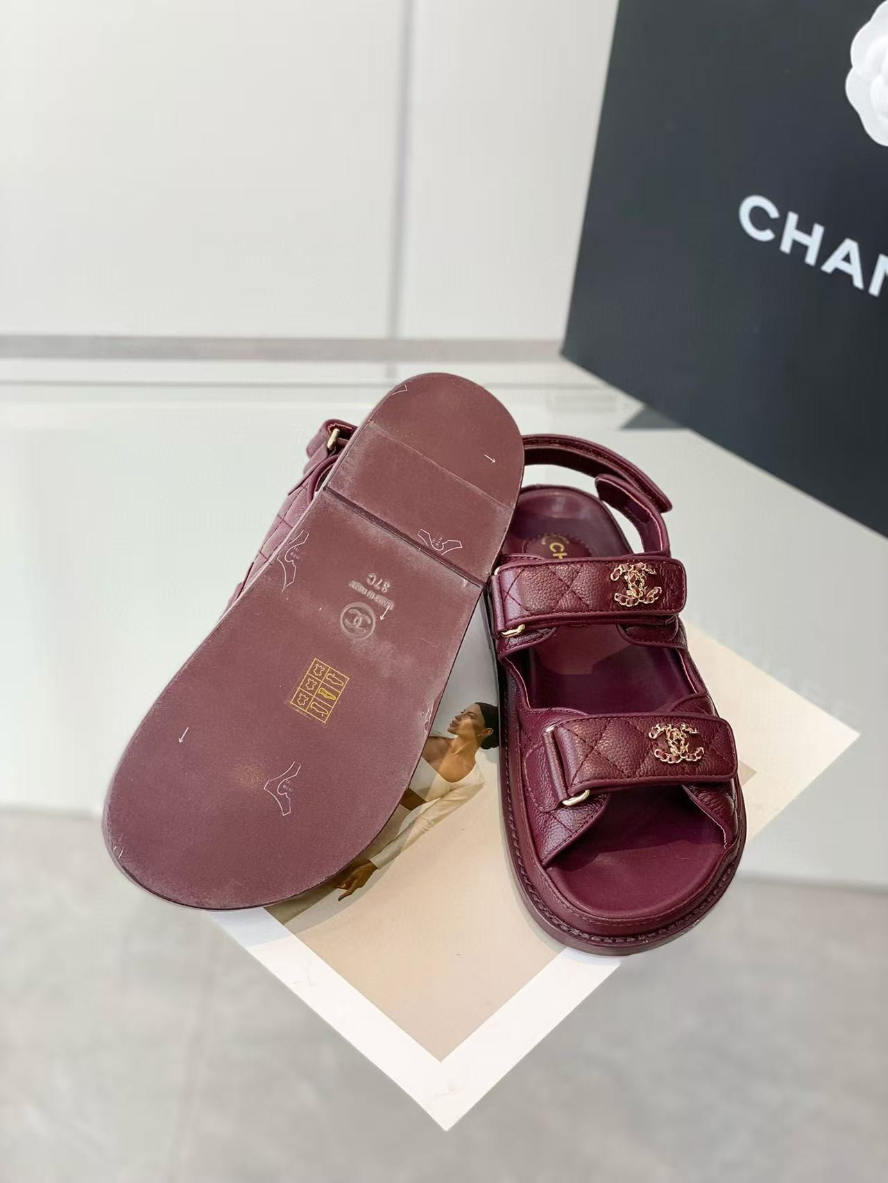 ua Ch*el sandals