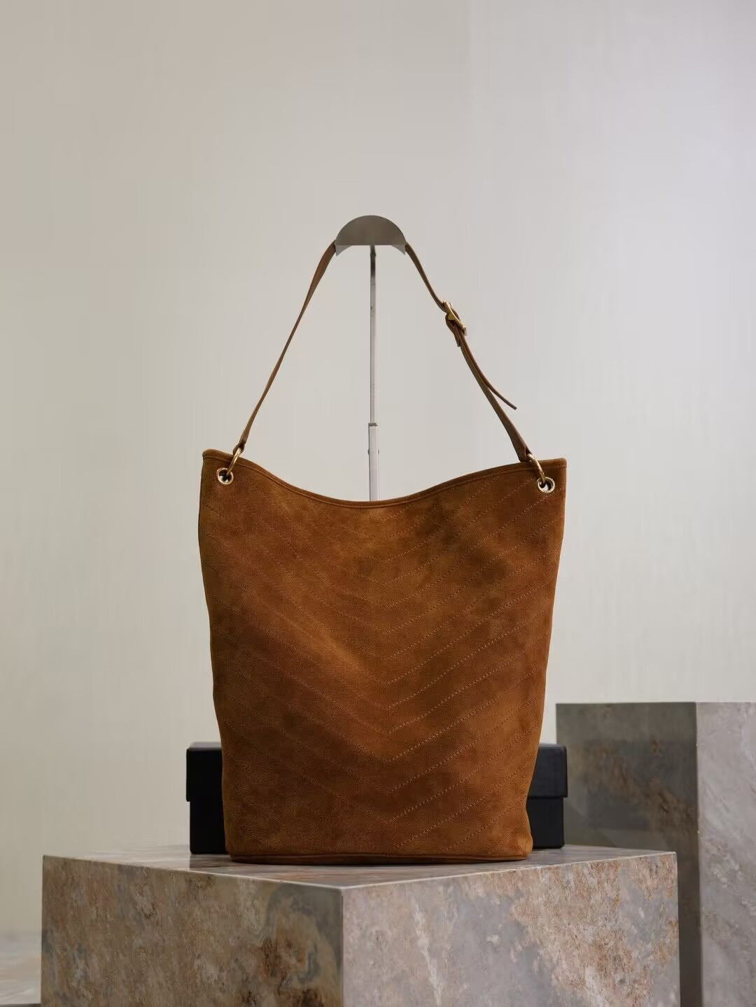 y*l niki S*pple bucket in suede 33x16x40cm