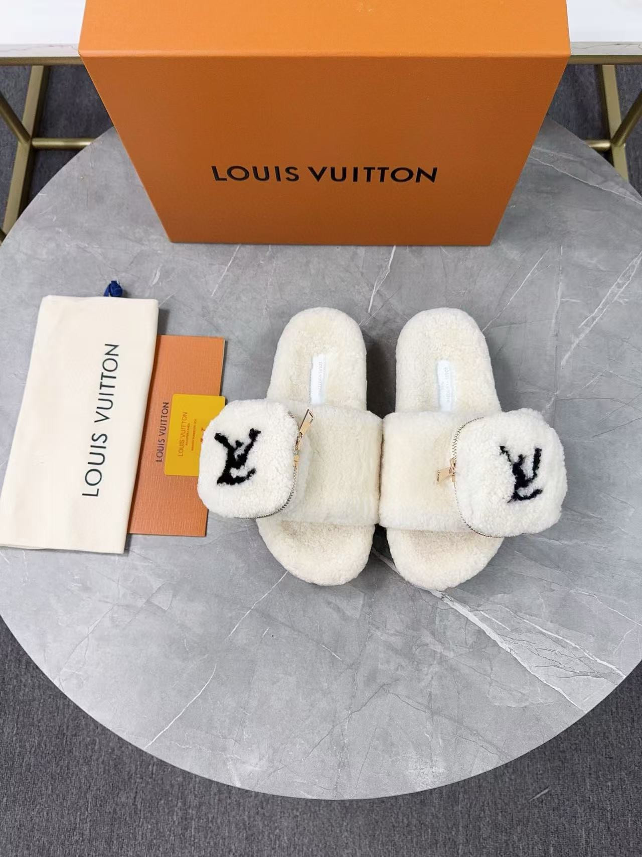 UA LV Slippers