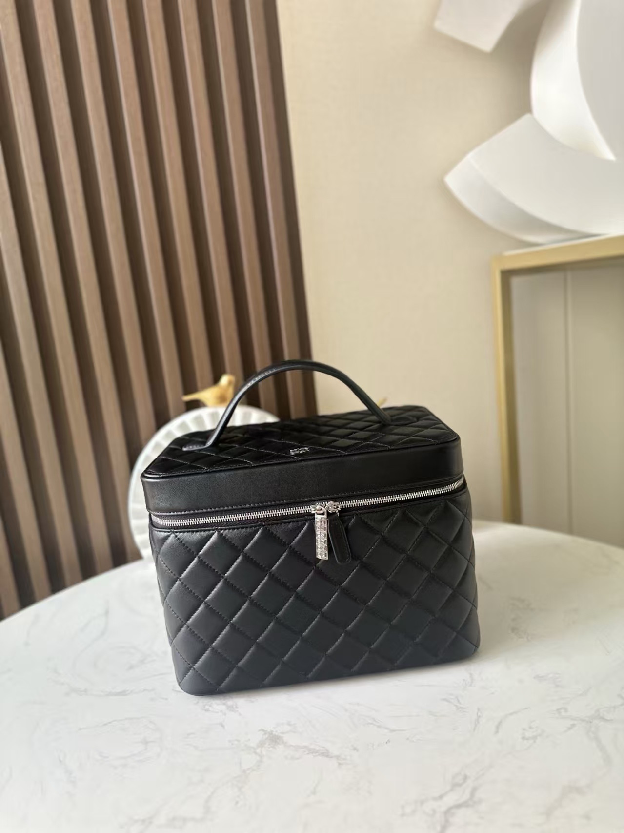Ch*el quilted vanity case bags 25x16x18cm