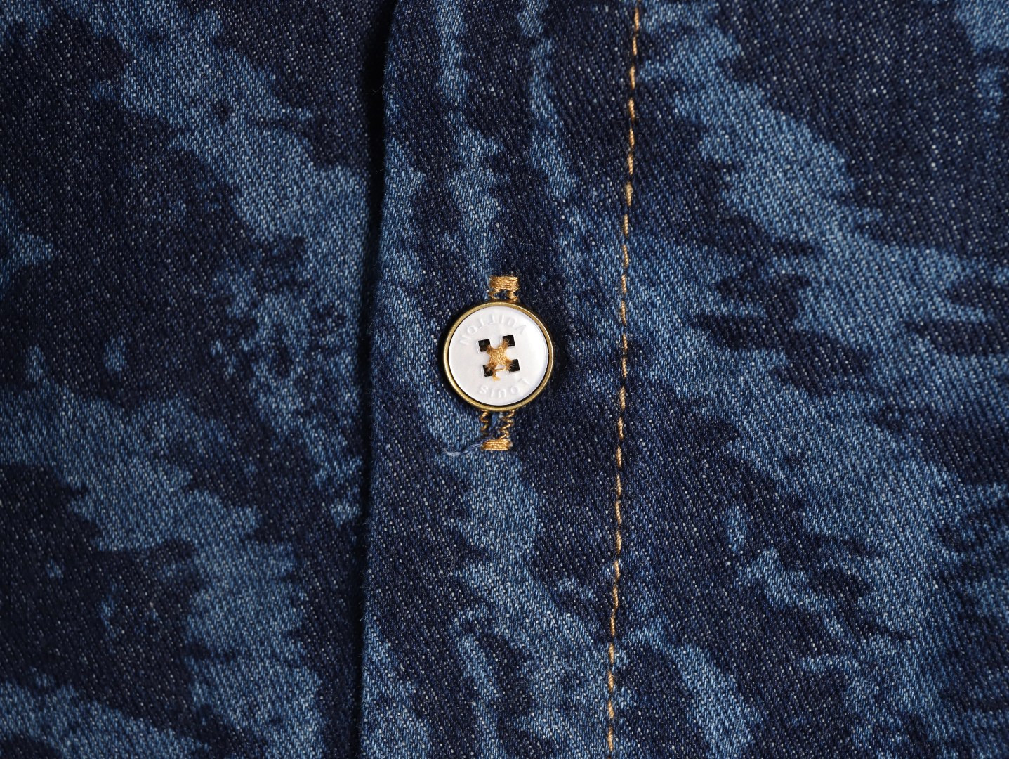 l0*is V*t0n lv short-sleeved shirts