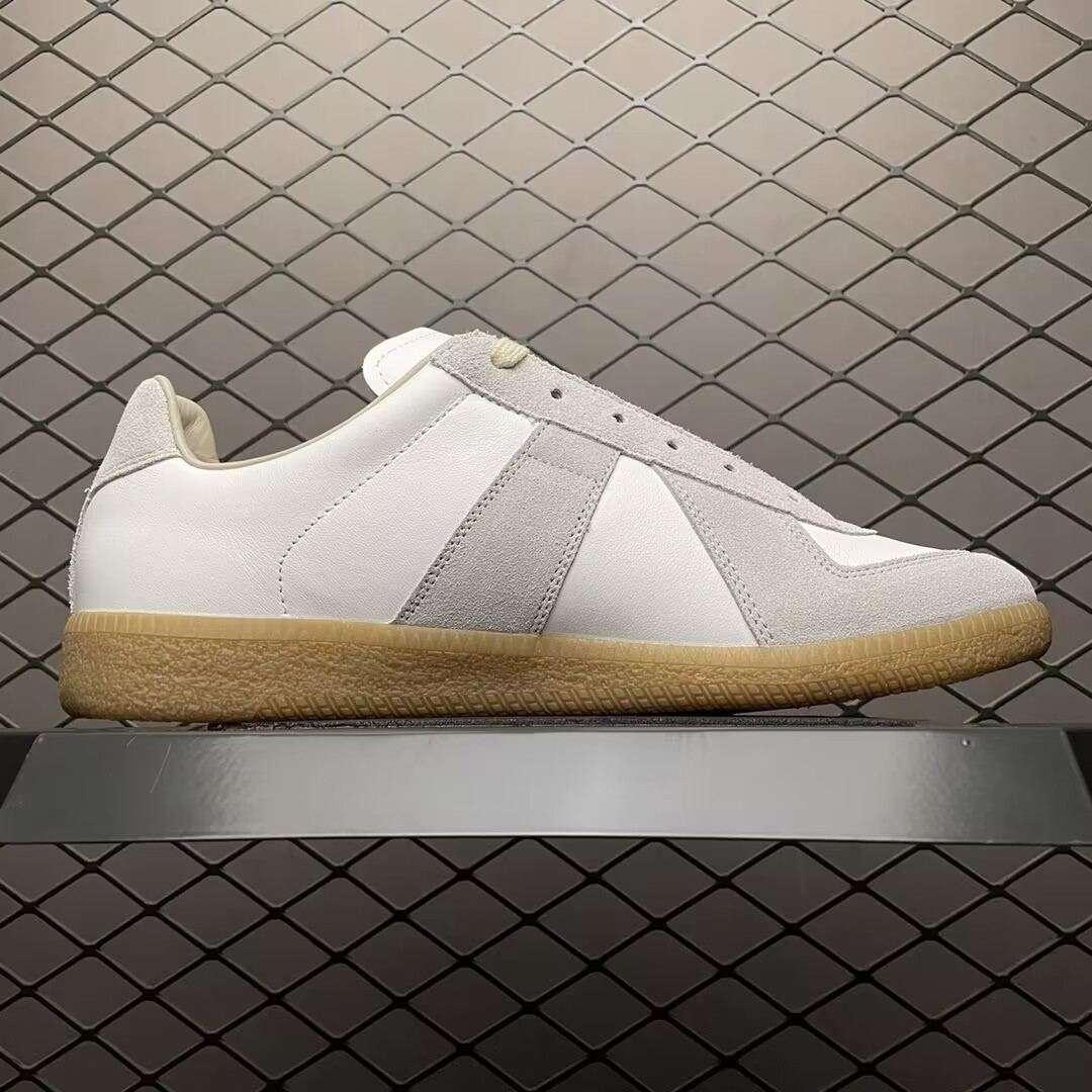 ua ma*s*n Ma*i*la replica sneakers white grey