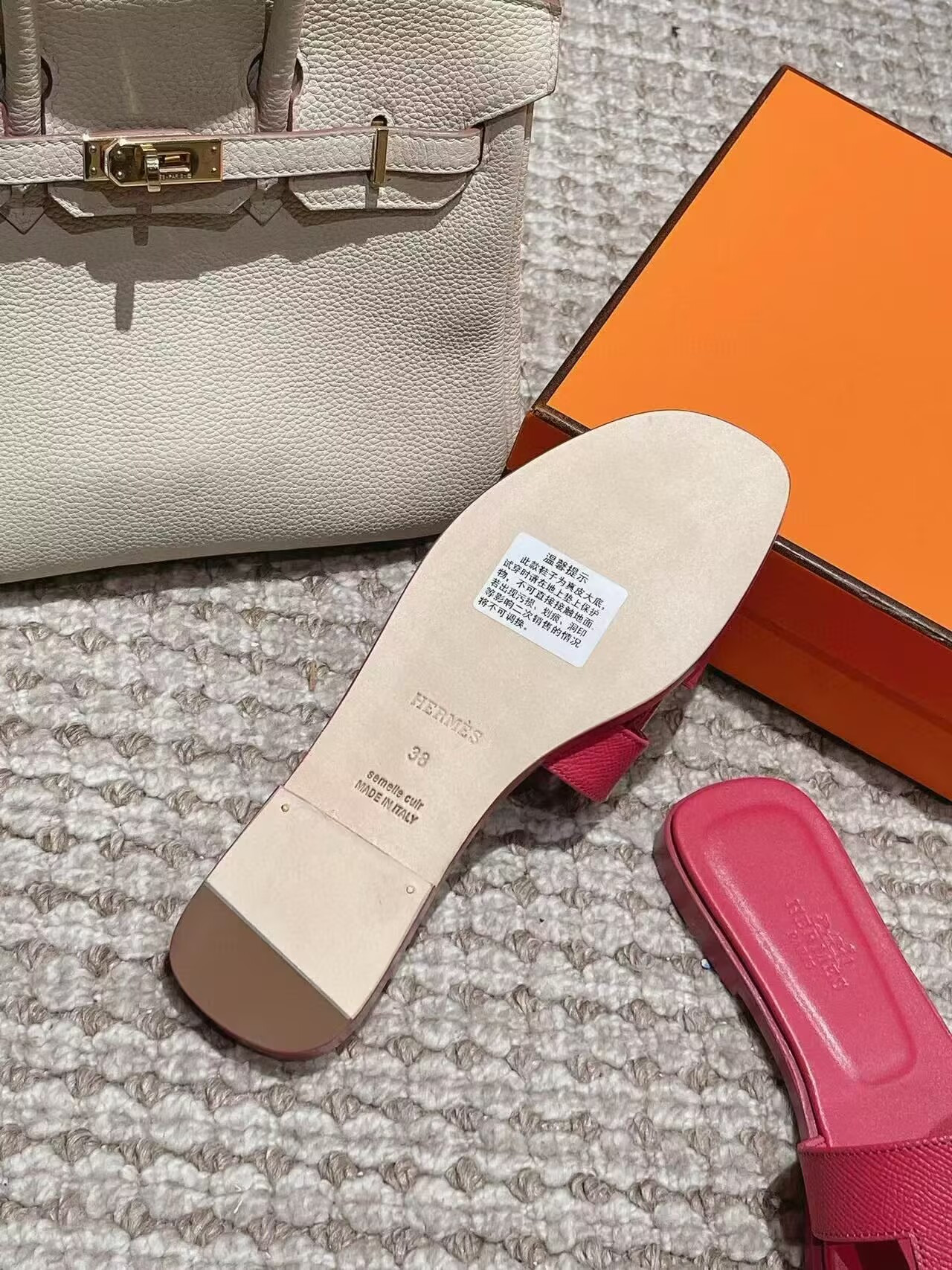 ua H**me5 oran sandal