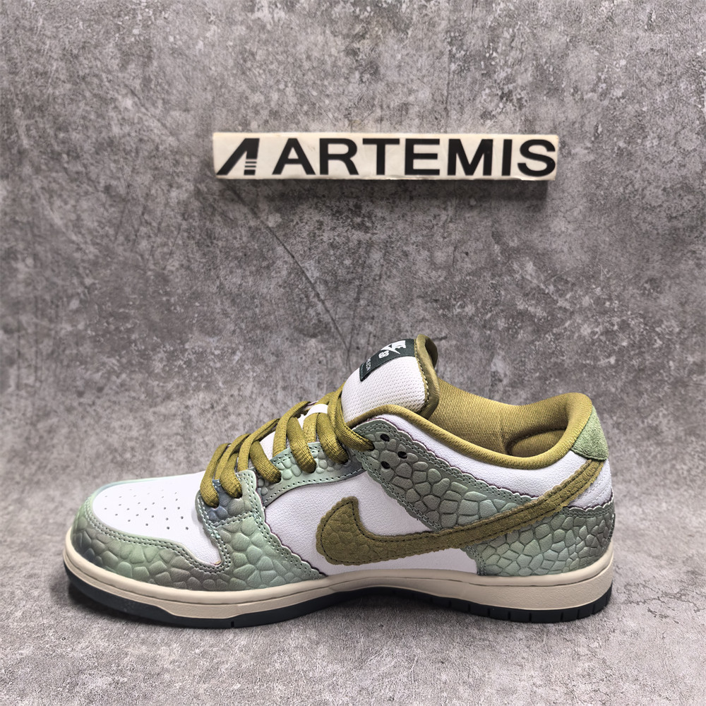 UA Nike SB Dunk Low Alexis Sablone Chameleon