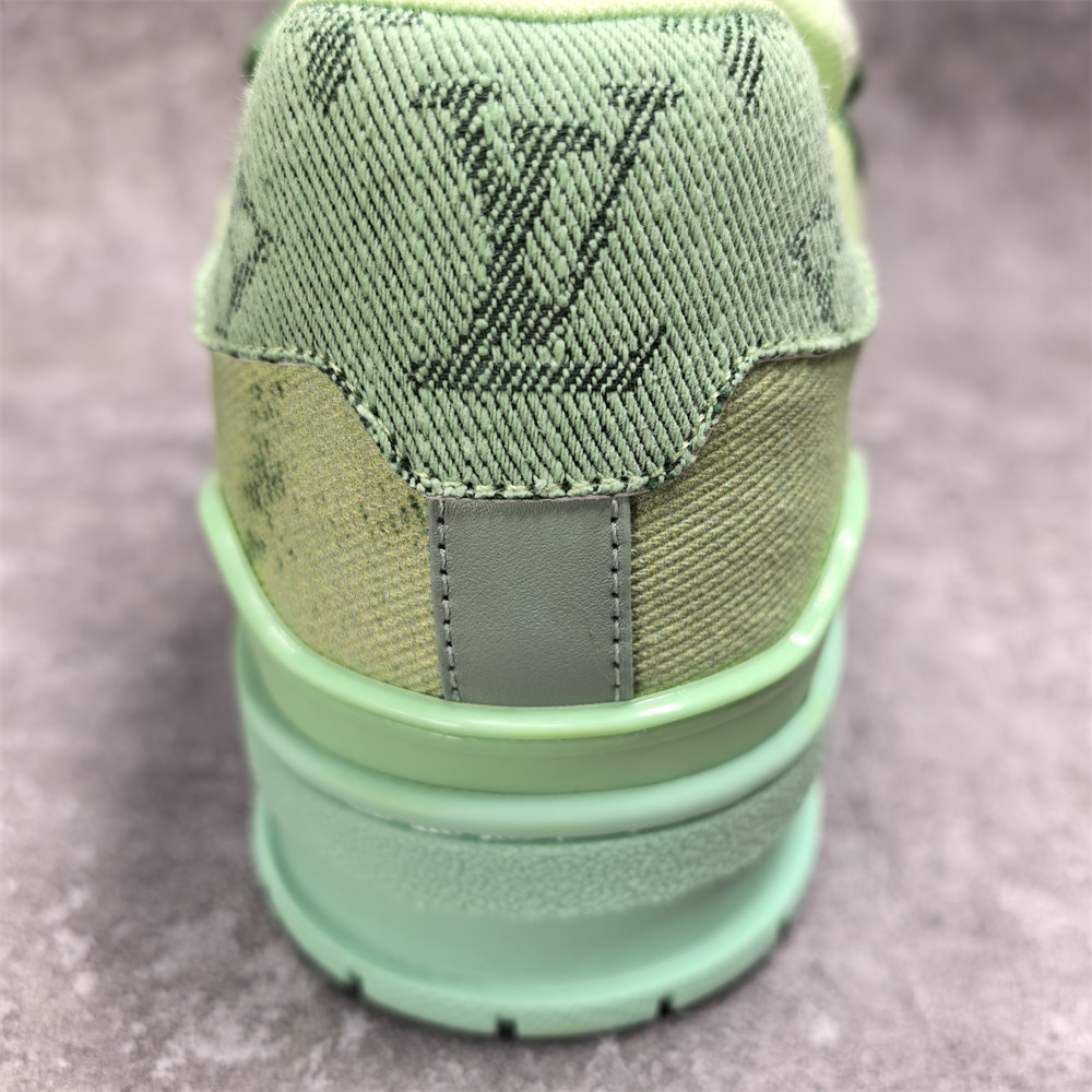UA LV Trainer Sneaker