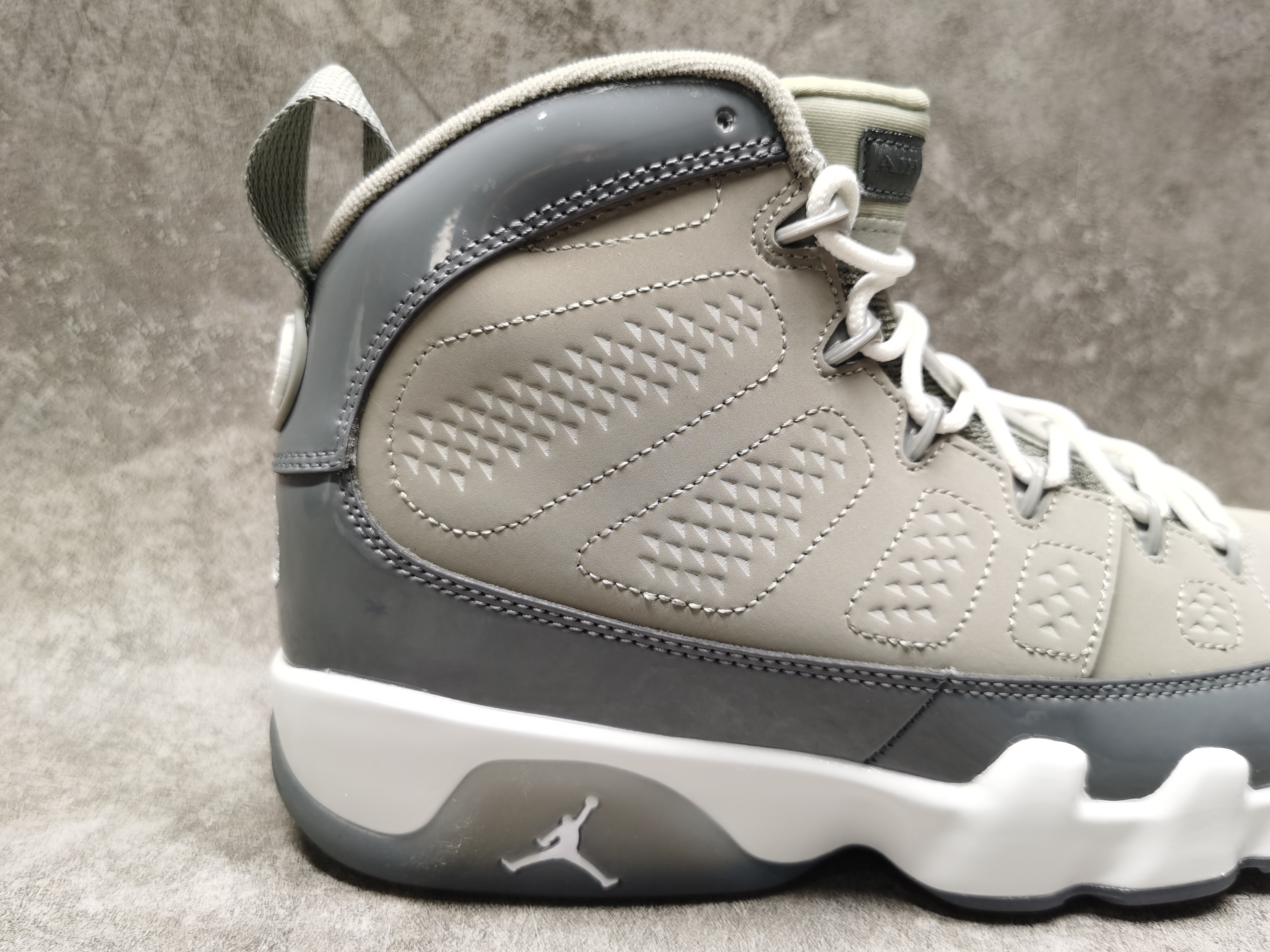 UA Air Jordan 9 Retro 