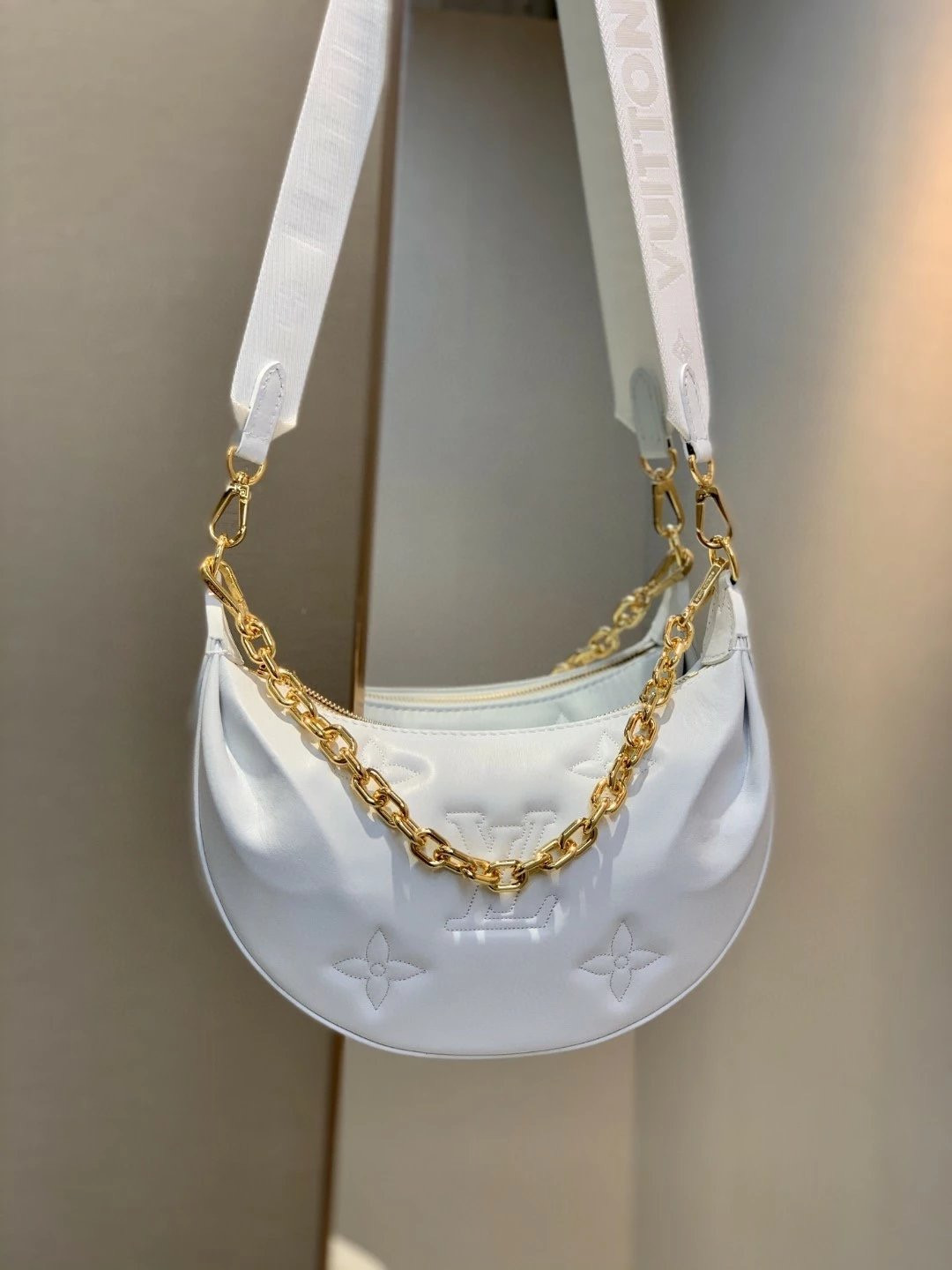 LV OVER THE MOON M59959