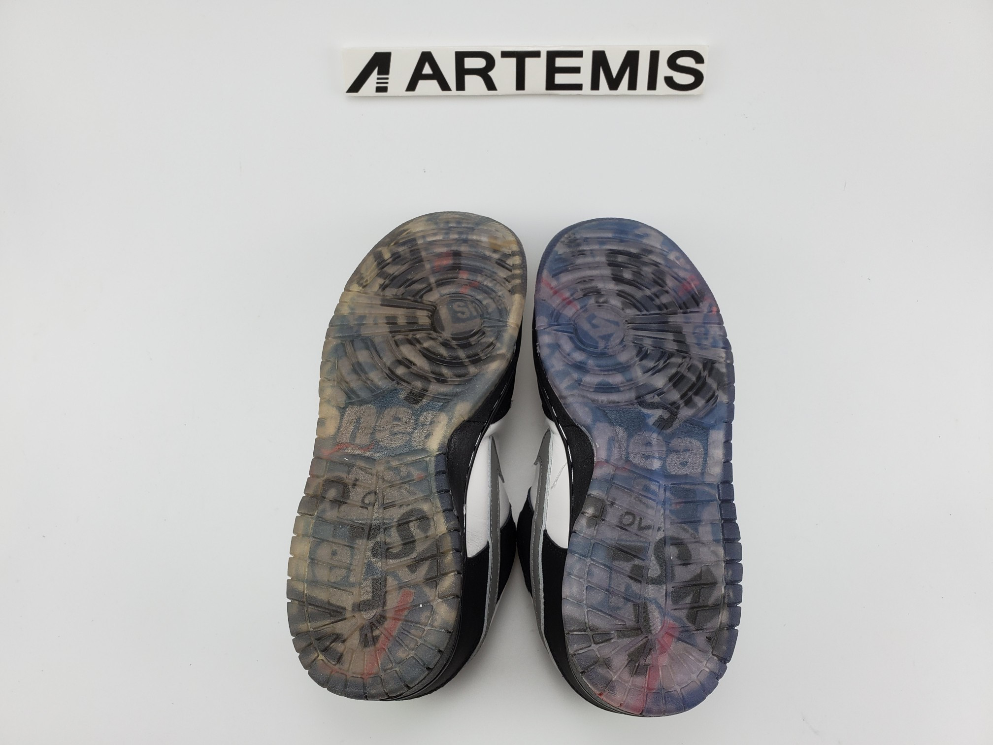 Nike SB Dunk Low Staple Panda Pigeon