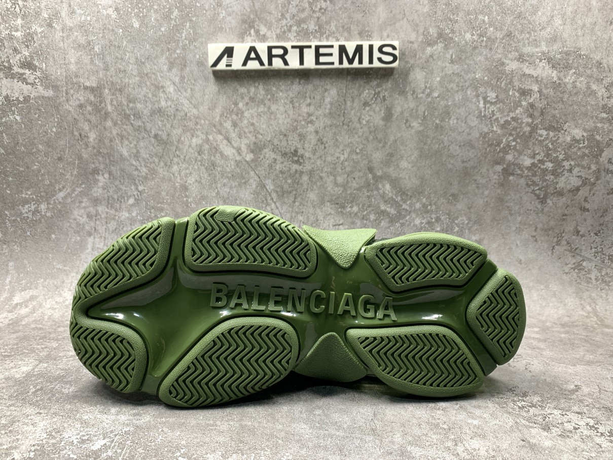 Balenciga Triple S Sneaker Clear Sole Green