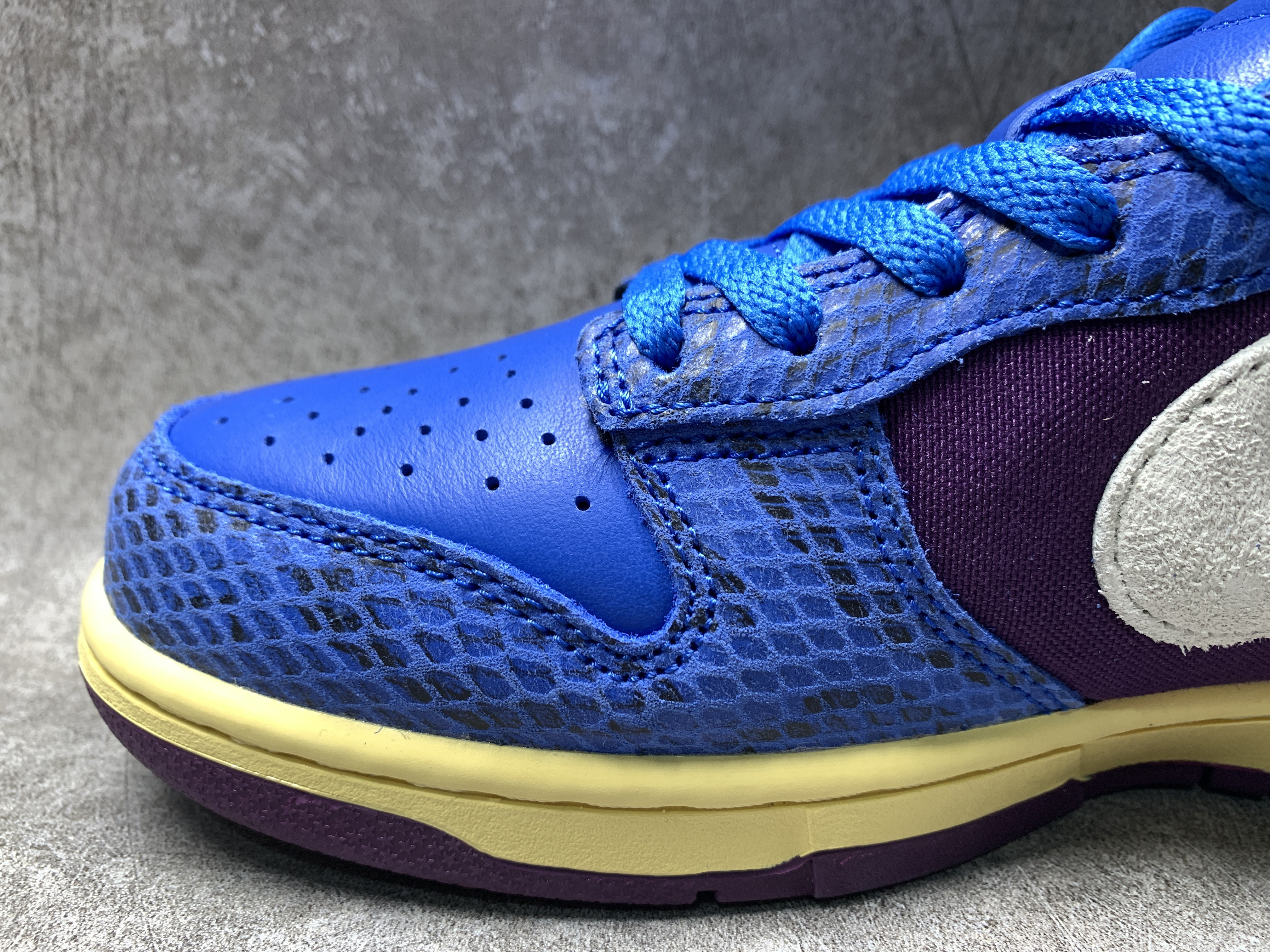 Nike Dunk Low UNDEFEATED Dunk vs. AF1