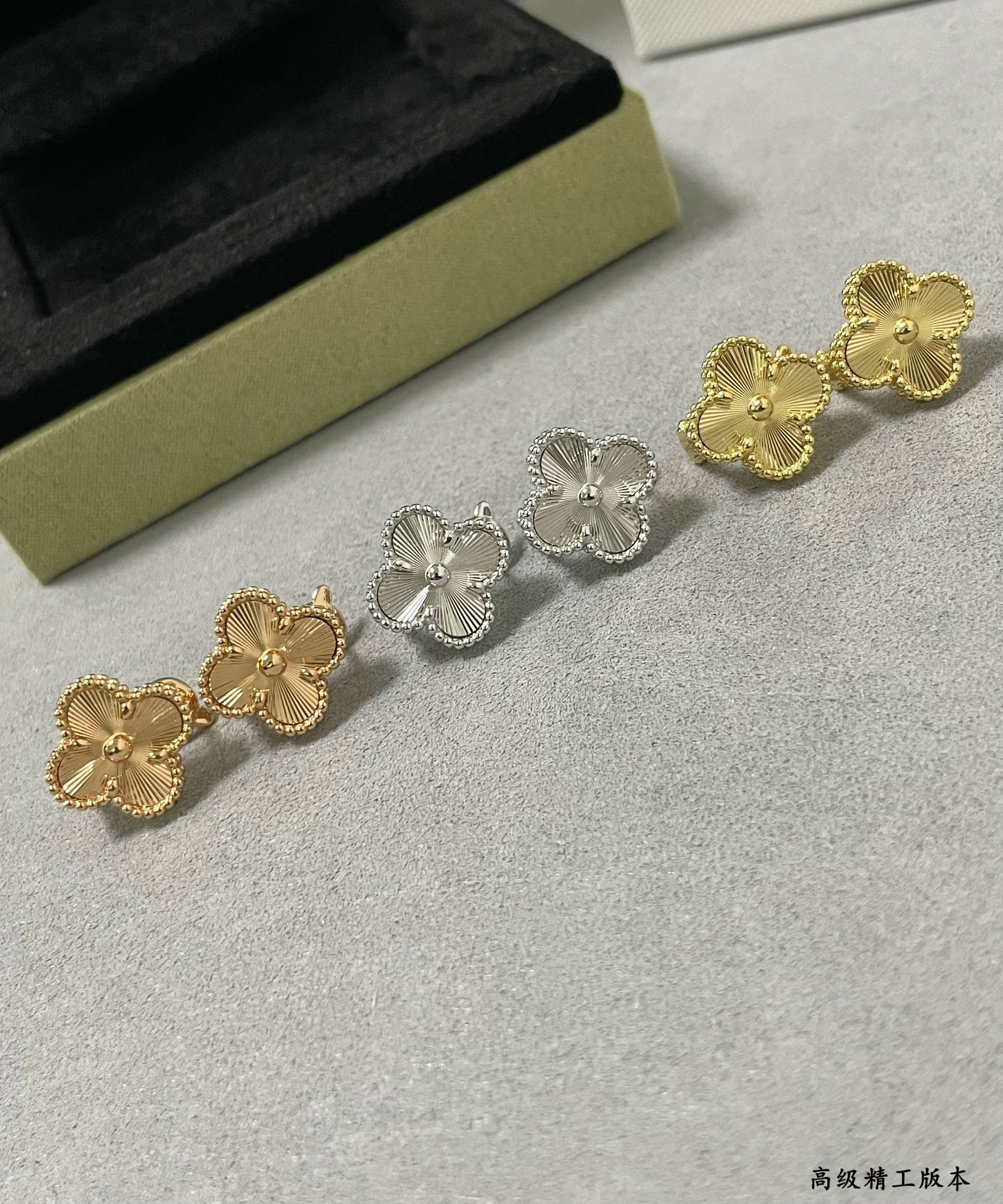 V*N CL*F & arpels four leaf clover earrings