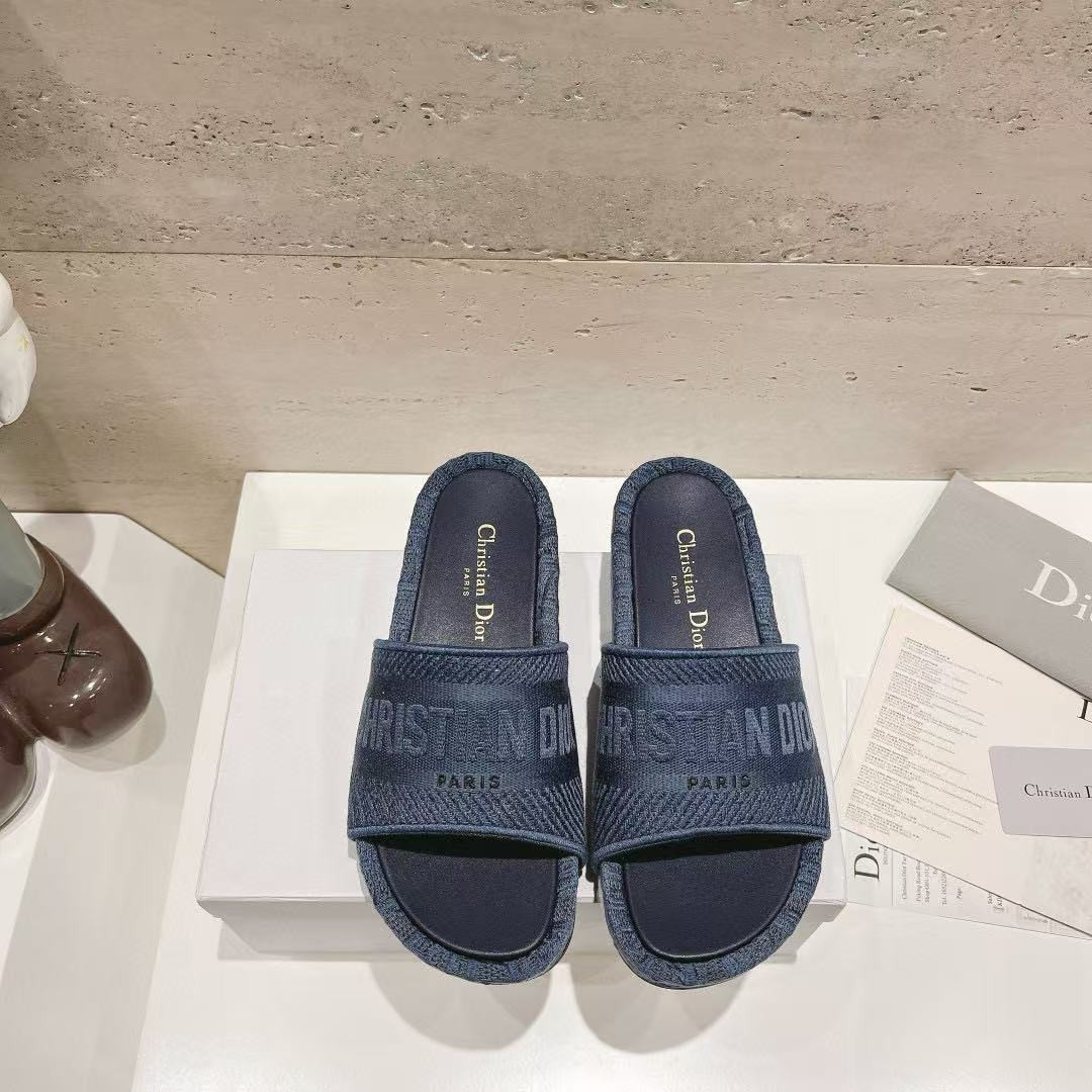 ua D*or sandal