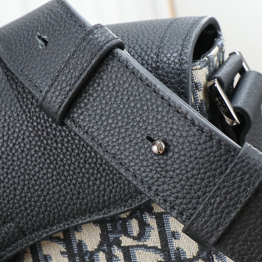 D*or saddle messenger bag with flap 23 x18 x6cm