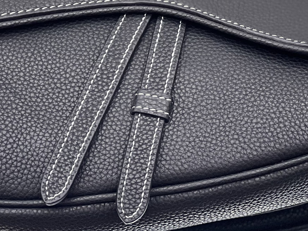 D*or saddle bag black grained calfskin 26 x 19 x 4.5 cm