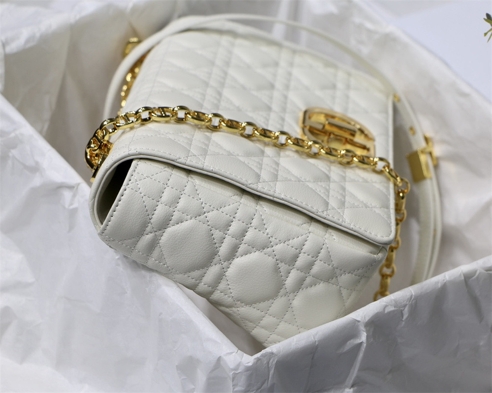 medium d*or caro bag ivory S*pple cannage calfskin 25.5 x 15.5 x 8 cm