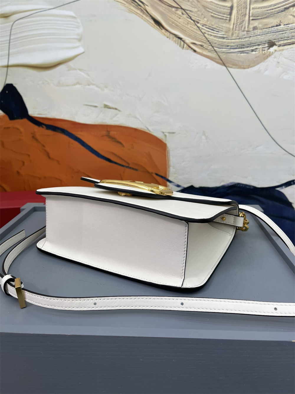 Va1e*ntin0 garavani locÒ calfskin shoulder small bag 22 x 16  x 7 cm