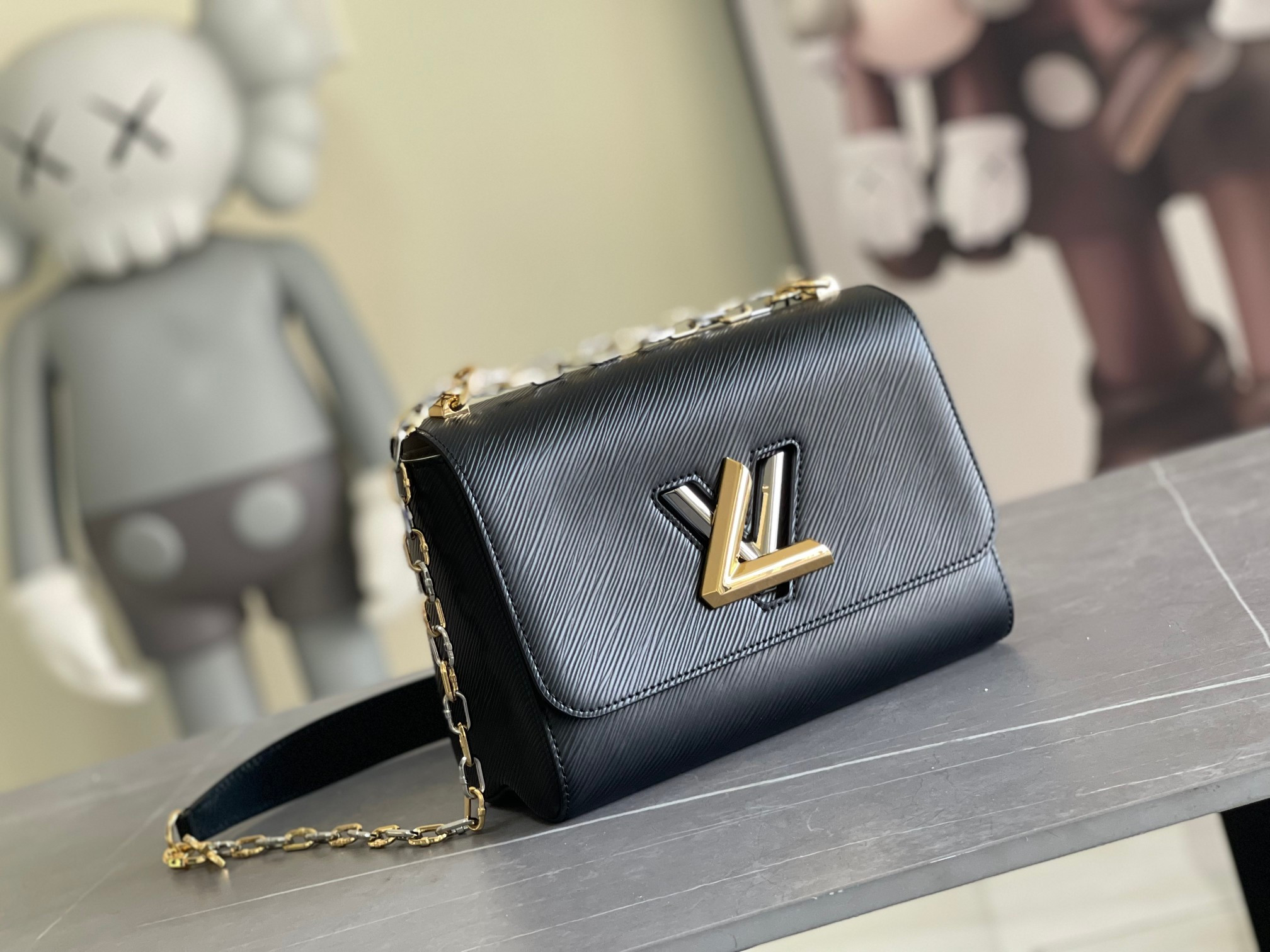 l0*is V*t0n m21025 twist mm 9.1 x 6.7 x 3.7 inches