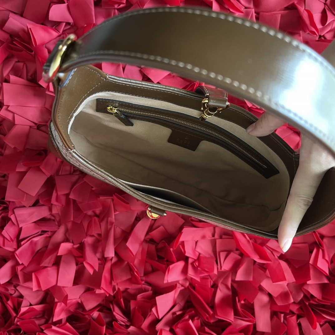 G*u*i jackie small shoulder bag 10.8"w x 7.5"h x 1.6"d