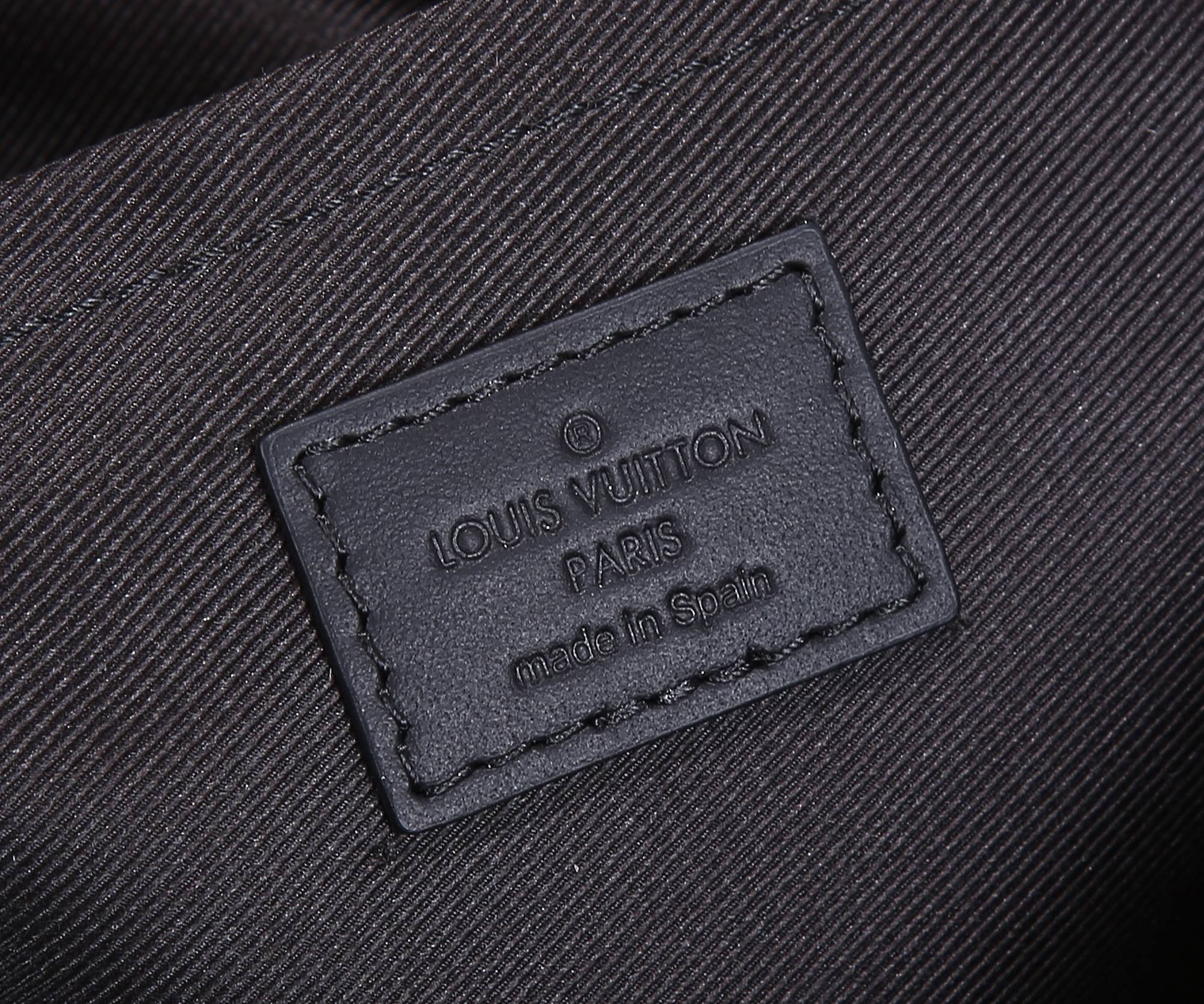 LV M4679 Steamer Messenger 24 x 17 x 5 CM