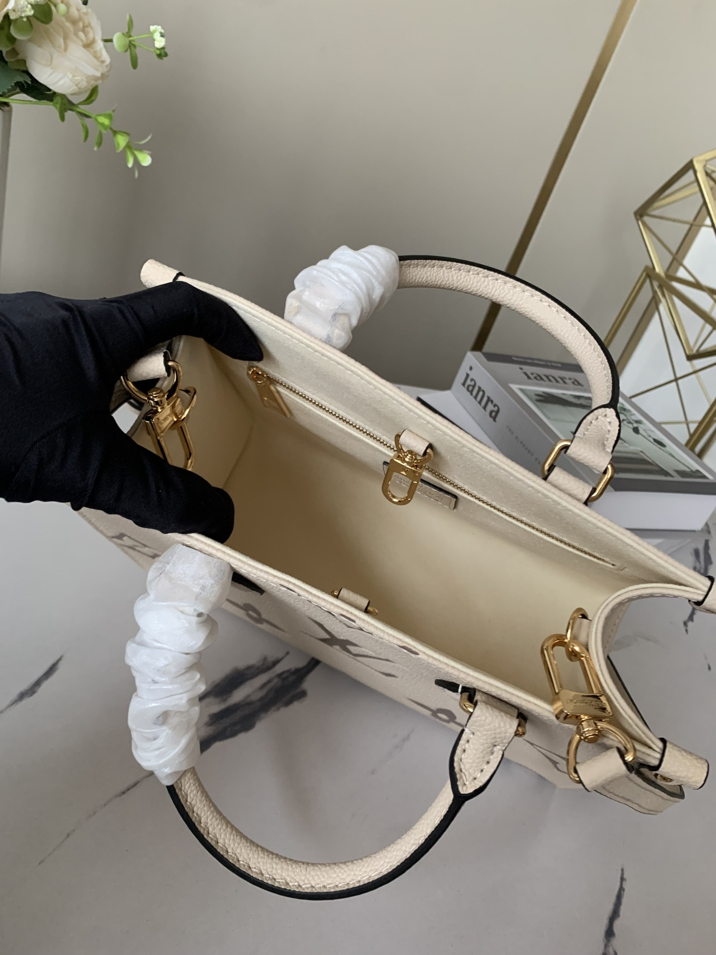 LV M45654 Onthego PM 9.8 x 7.5 x 4.5 inches