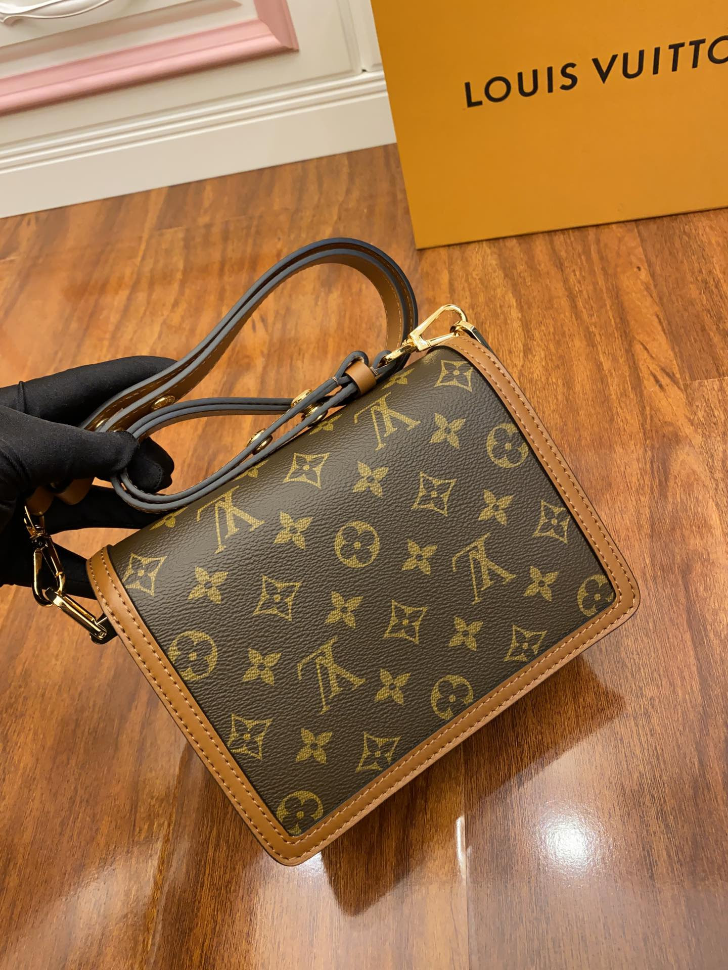 LV M44580 MINI DAUPHINE 7.9 x 5.9 x 3.5 inches