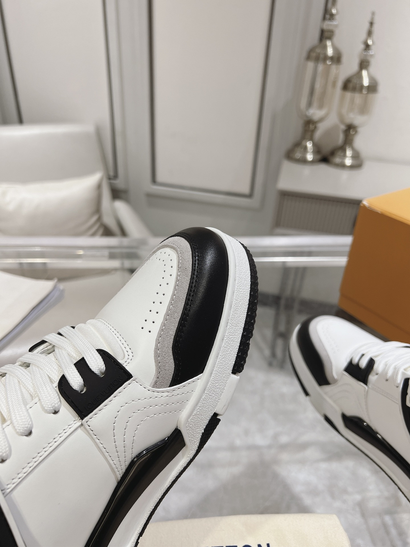 UA LV Trainer Sneaker