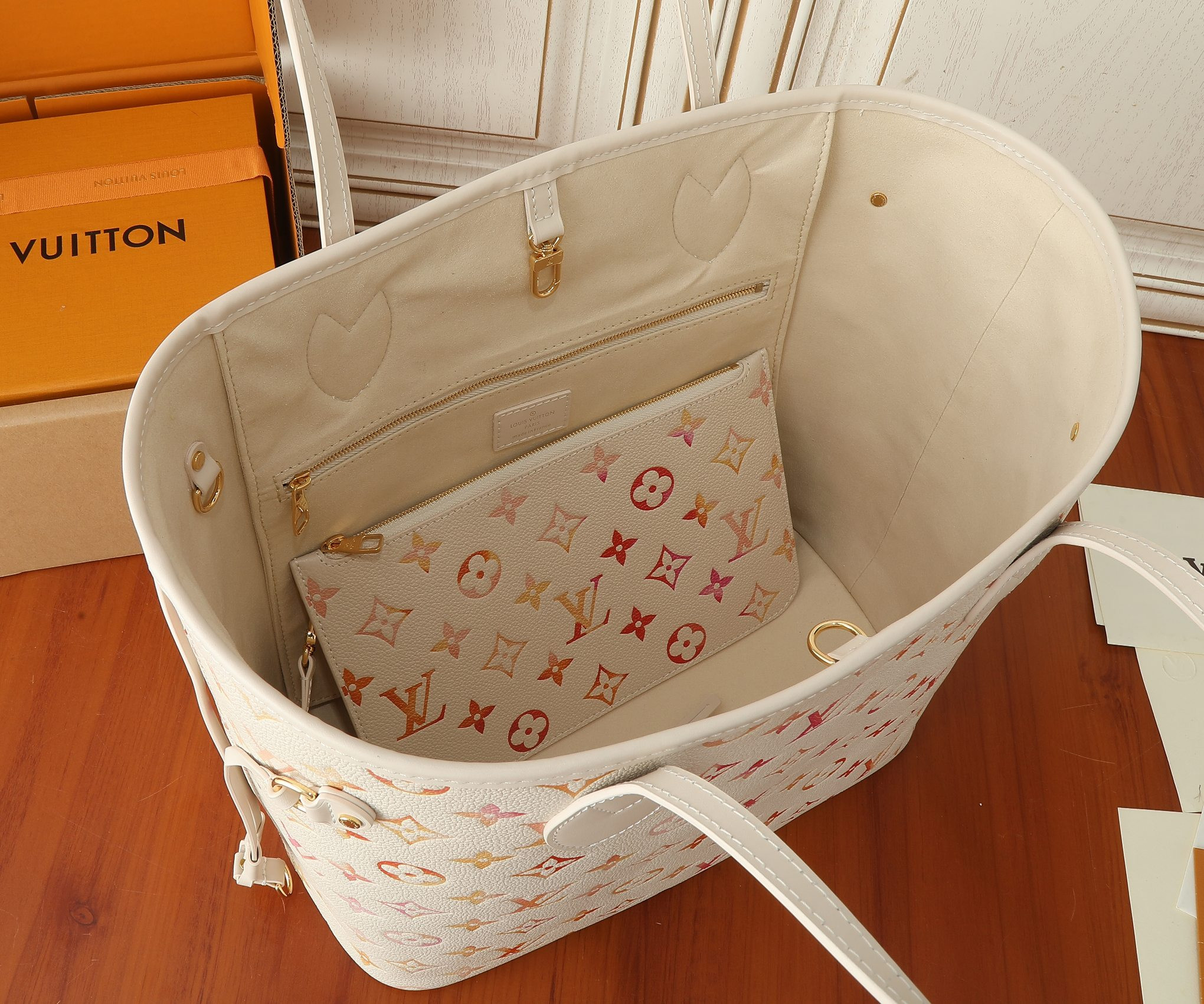 LV Neverfull MM M47080  12.2 x 11 x 5.5 in Without Box