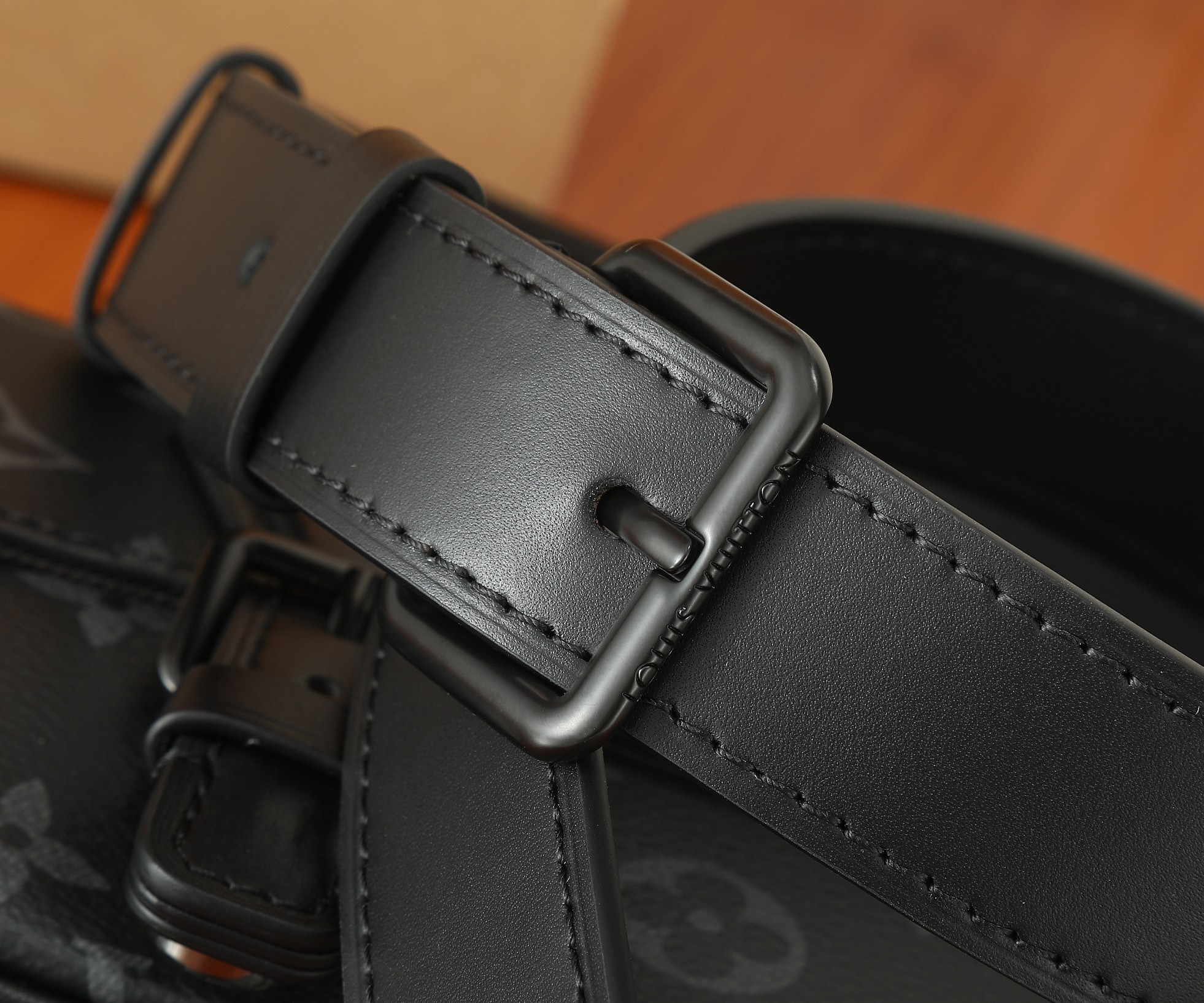 LV Montsouris Wearable Wallet M83567 8.7 x 4.7 x 2.4 in