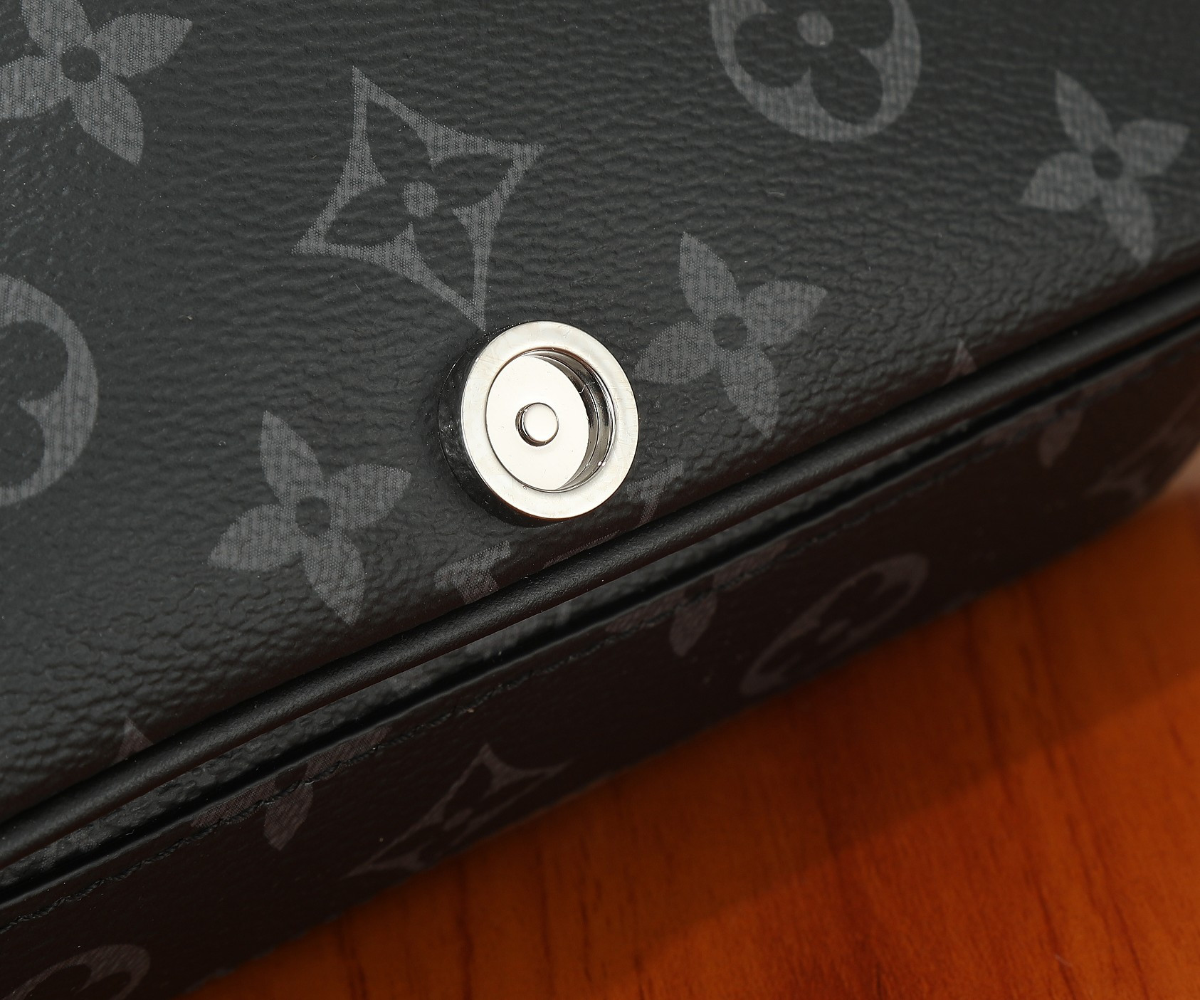 LV Montsouris Wearable Wallet M83567 8.7 x 4.7 x 2.4 in