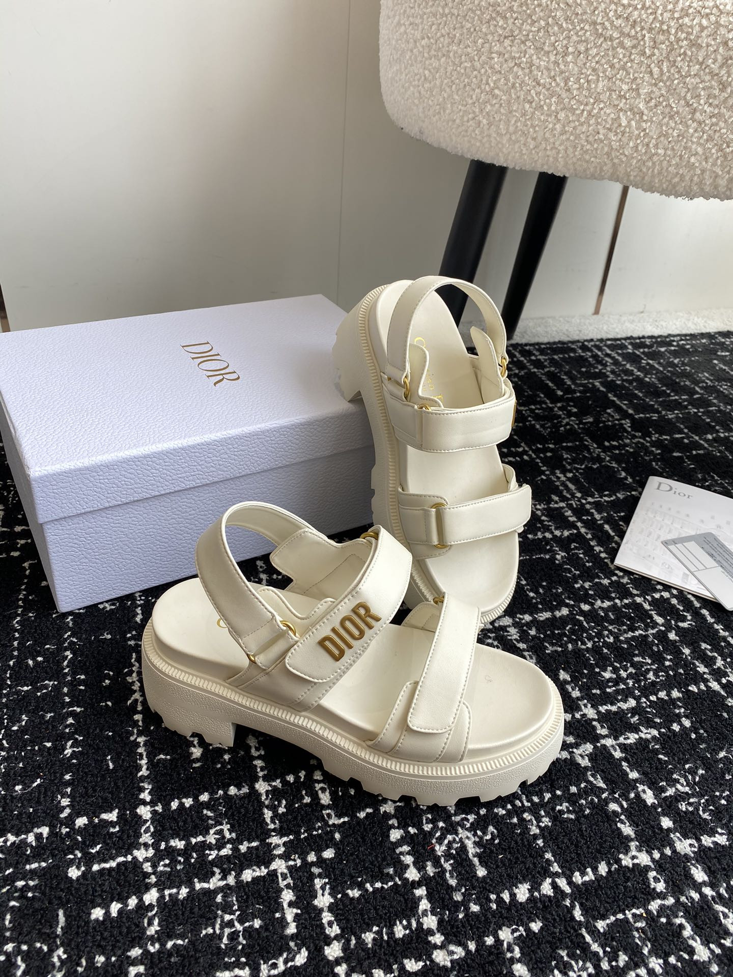 ua D*oract platform sandal white