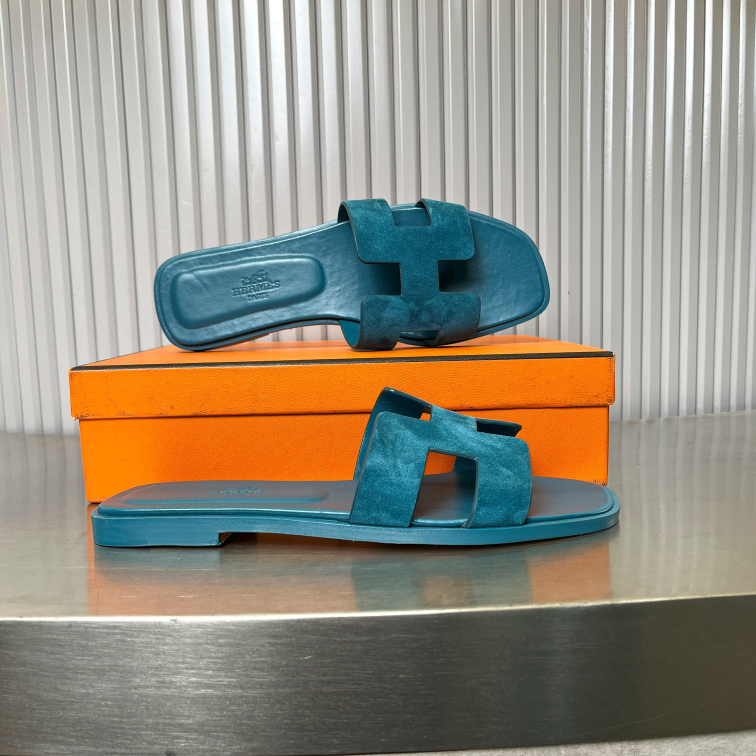 ua H**me5 oran sandal
