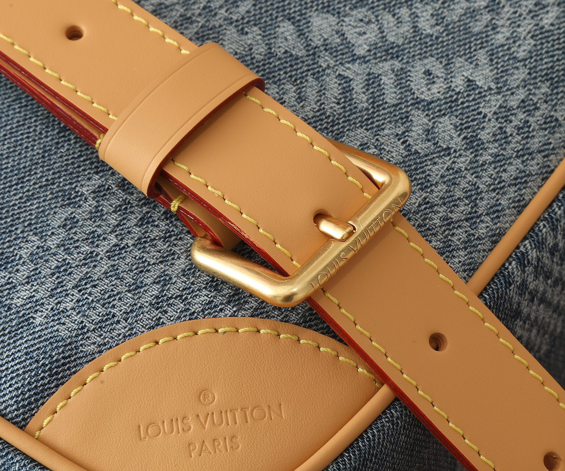 LV Chess Messenger M40706 9.4 x 9.4 x 3.1 inches