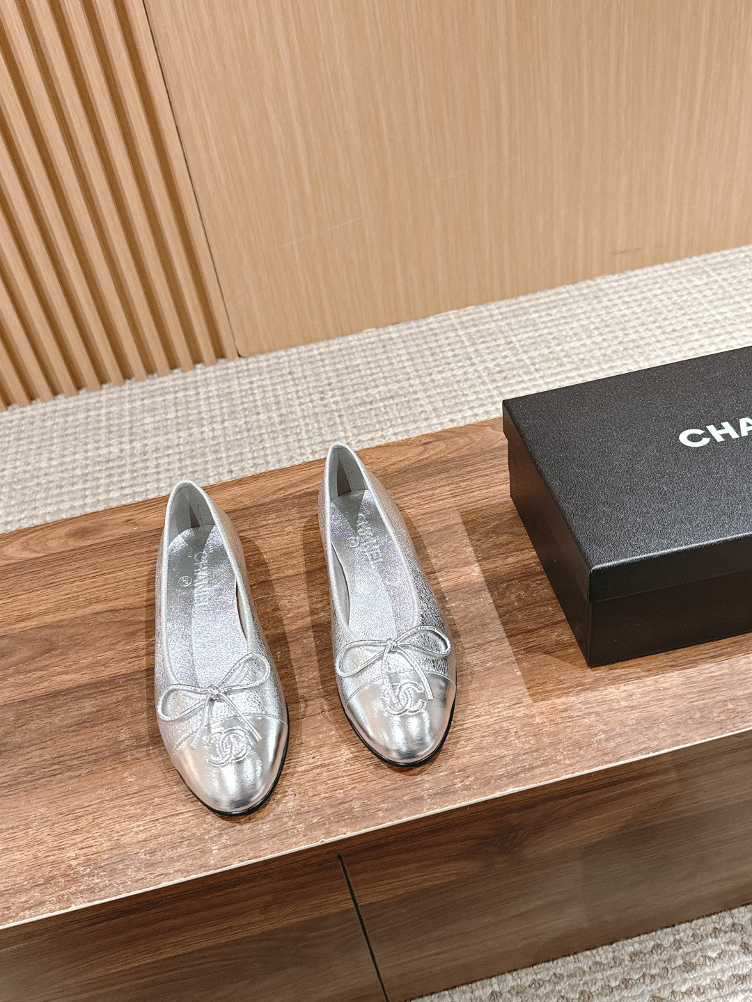 ua Ch*el ballet flats