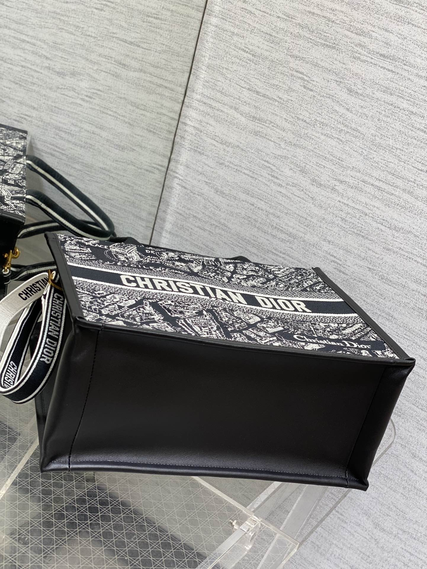 D*or medium D*or book tote black and white plan de paris embroidery 36 x 27.5 x 16.5 cm