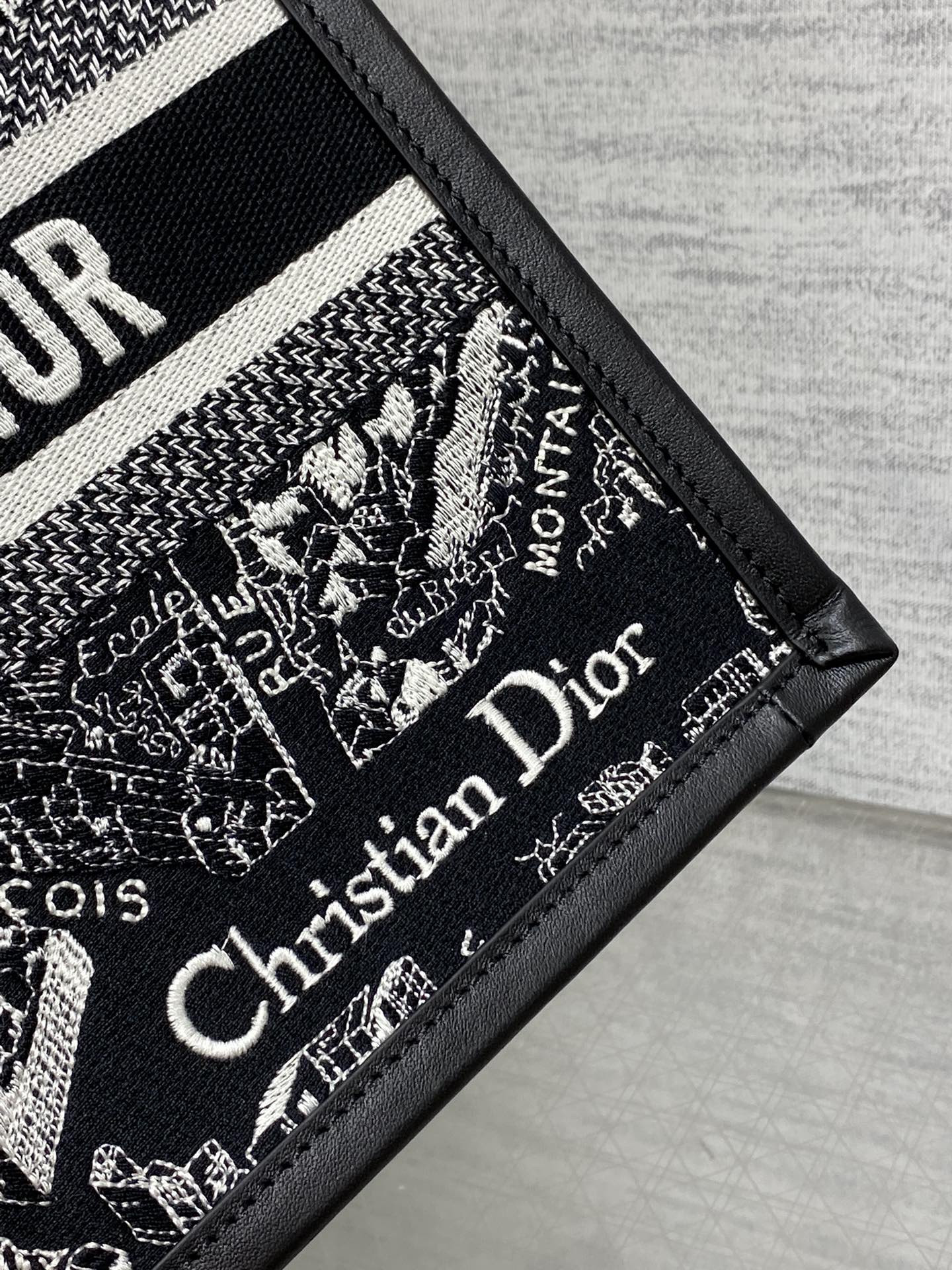 D*or small D*or book tote white and black plan de paris embroidery and black calfskin 26.5 x 21 x 14 cm