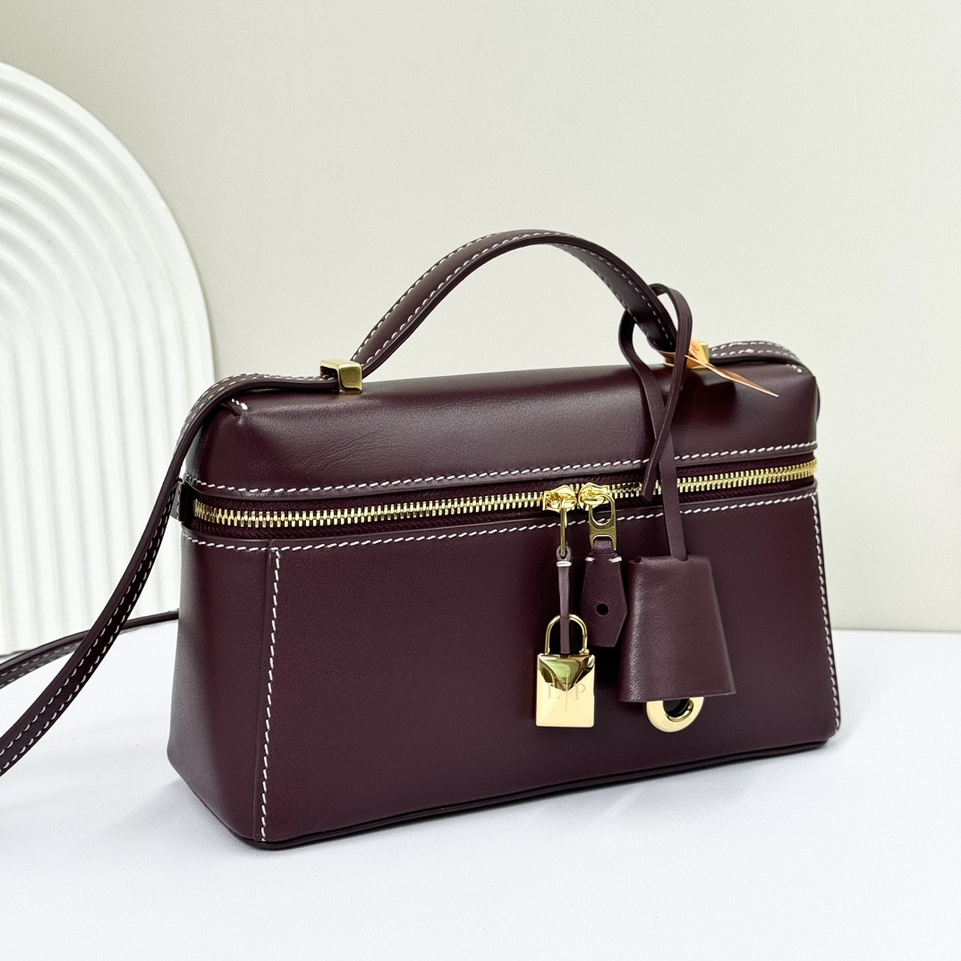 L**o p*ana extra pocket l19 smooth calfskin 11 x 19 x 6.5 cm