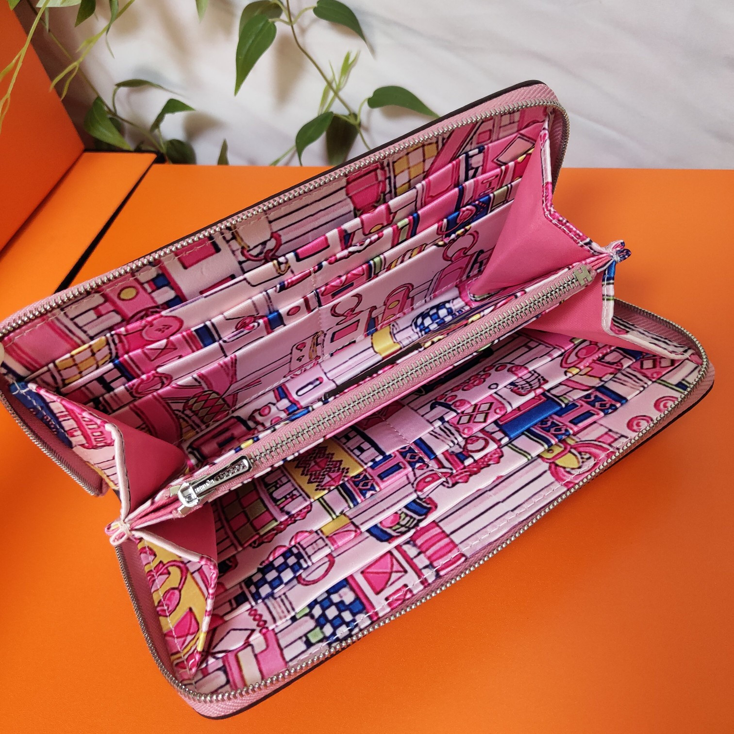 H**me5 long wallet 20x11cm