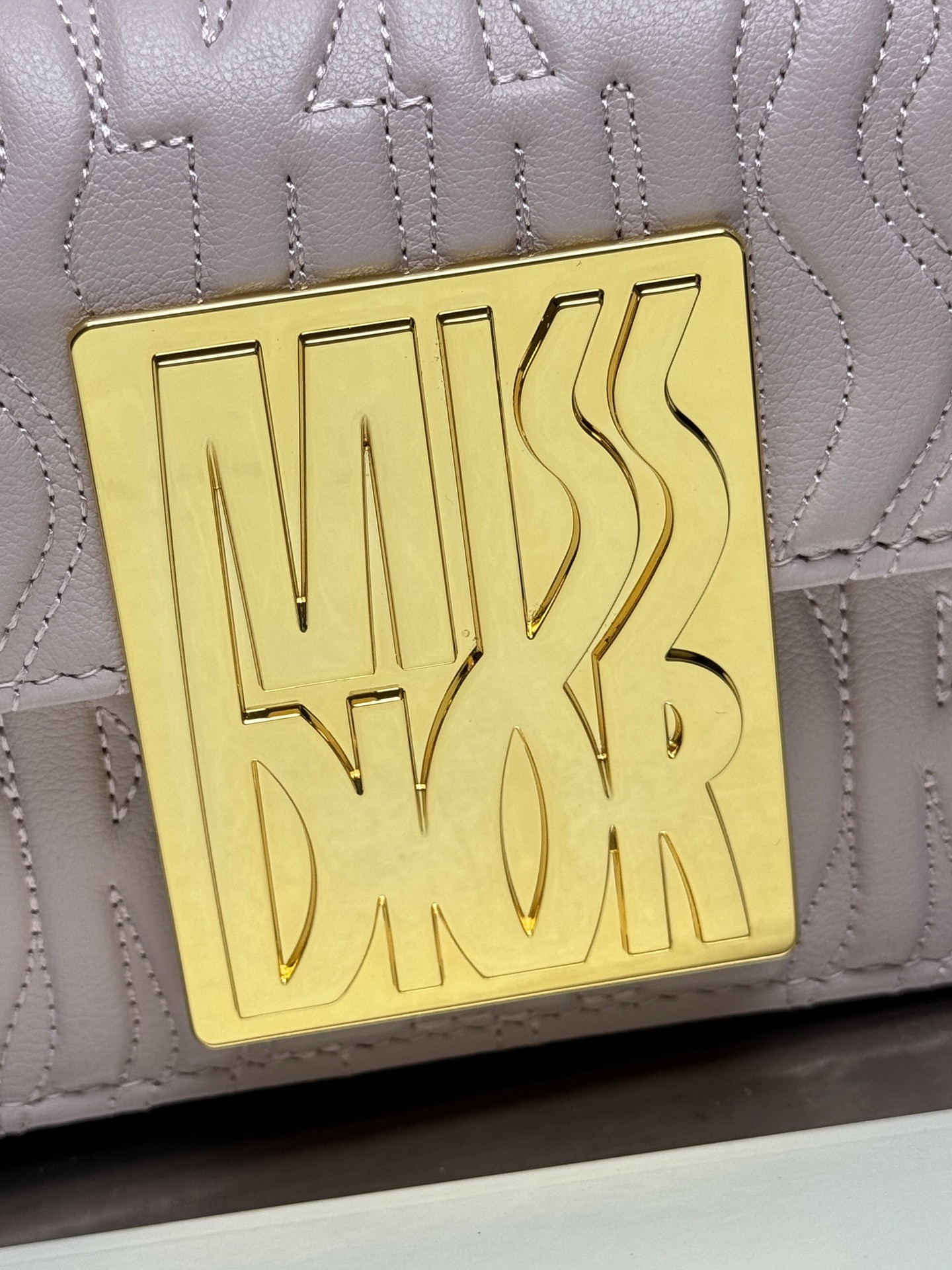 D*or miss D*or flap bag 22 x 11 x 6 cm
